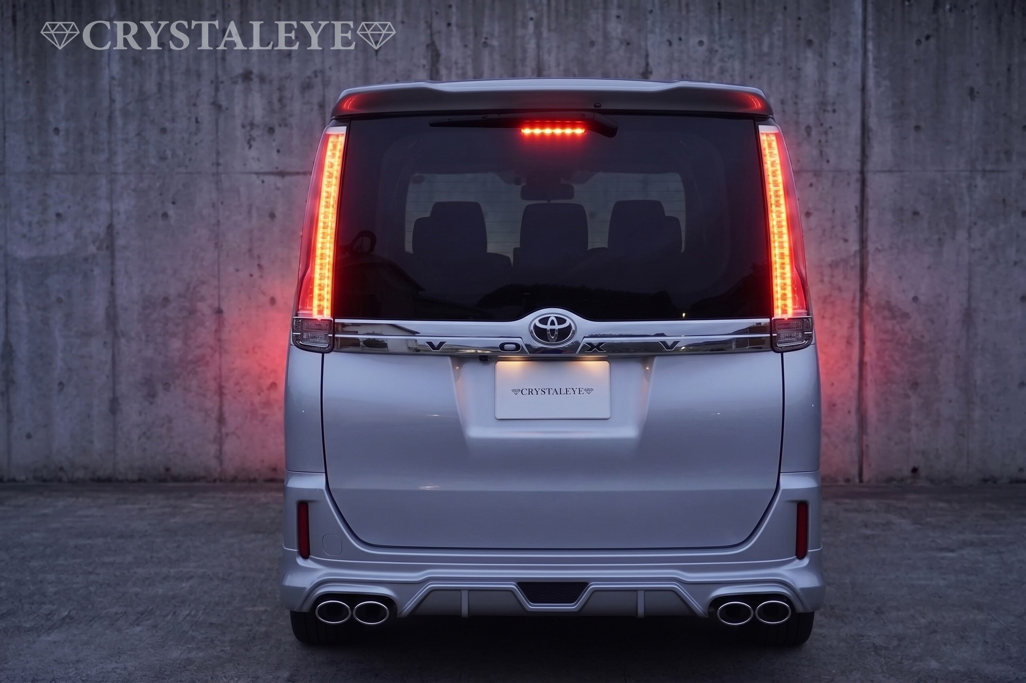 クリスタルアイ80系VOXY LEDテールランプ】 キャデラックを思わせる
