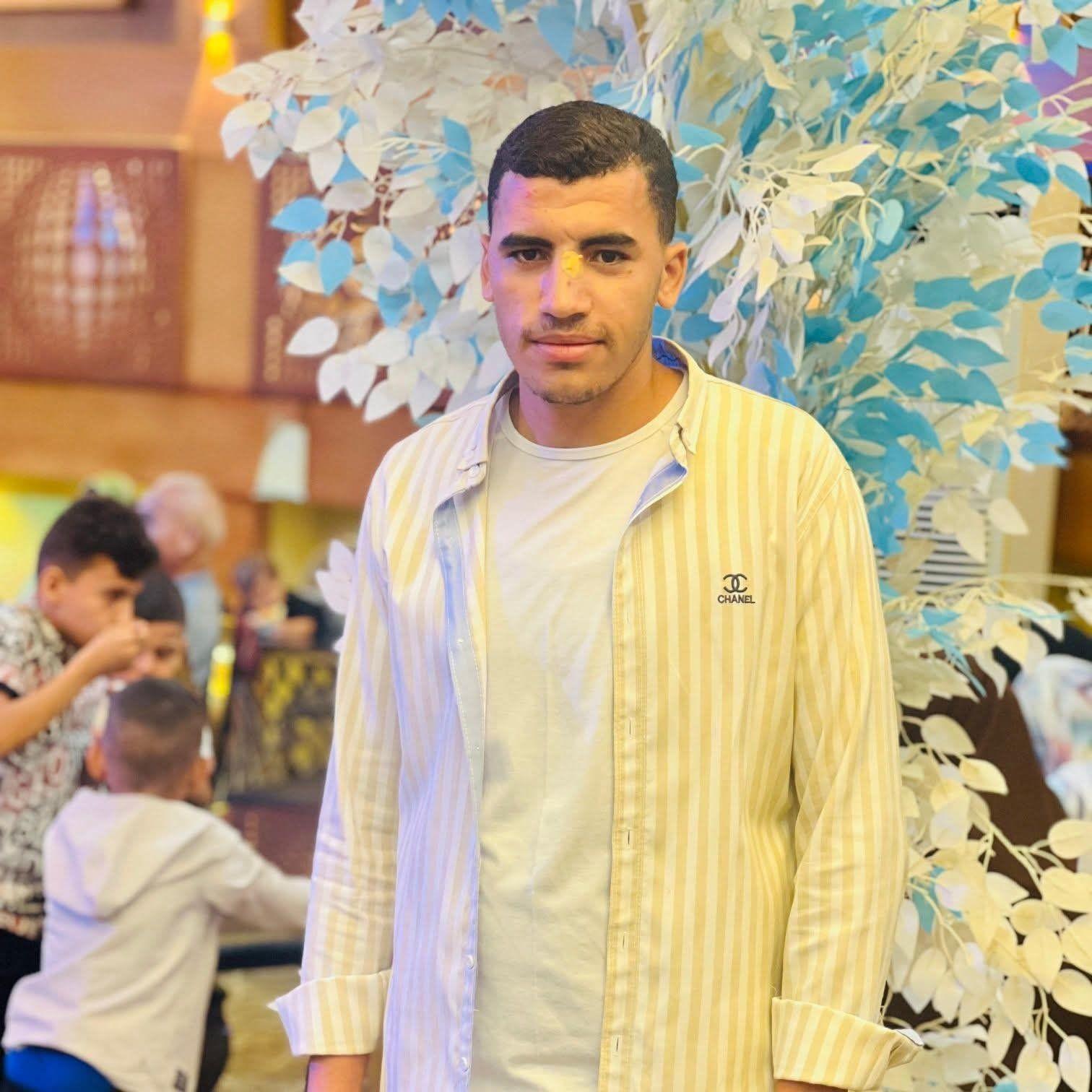رحم الله أباً لم يقسىٰ علي ابداً إلا في فراقه... 💔😓 #أبي #رحمك_الله ...