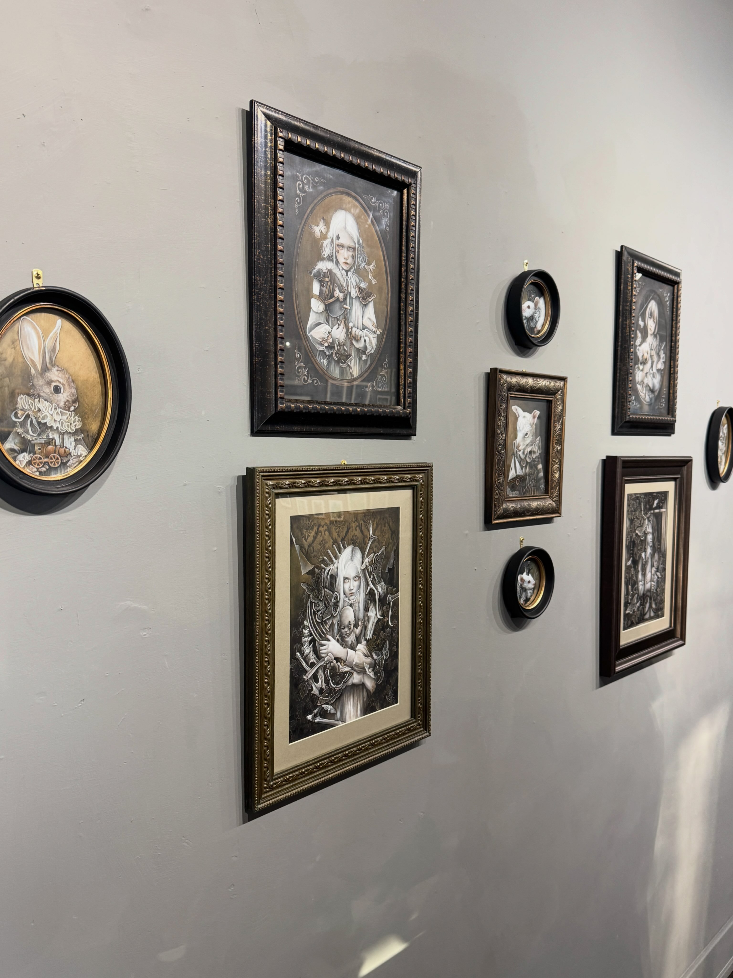 アイリーンのとうろう Installation preview of new paintings from Yuriko Shirou Yuriko