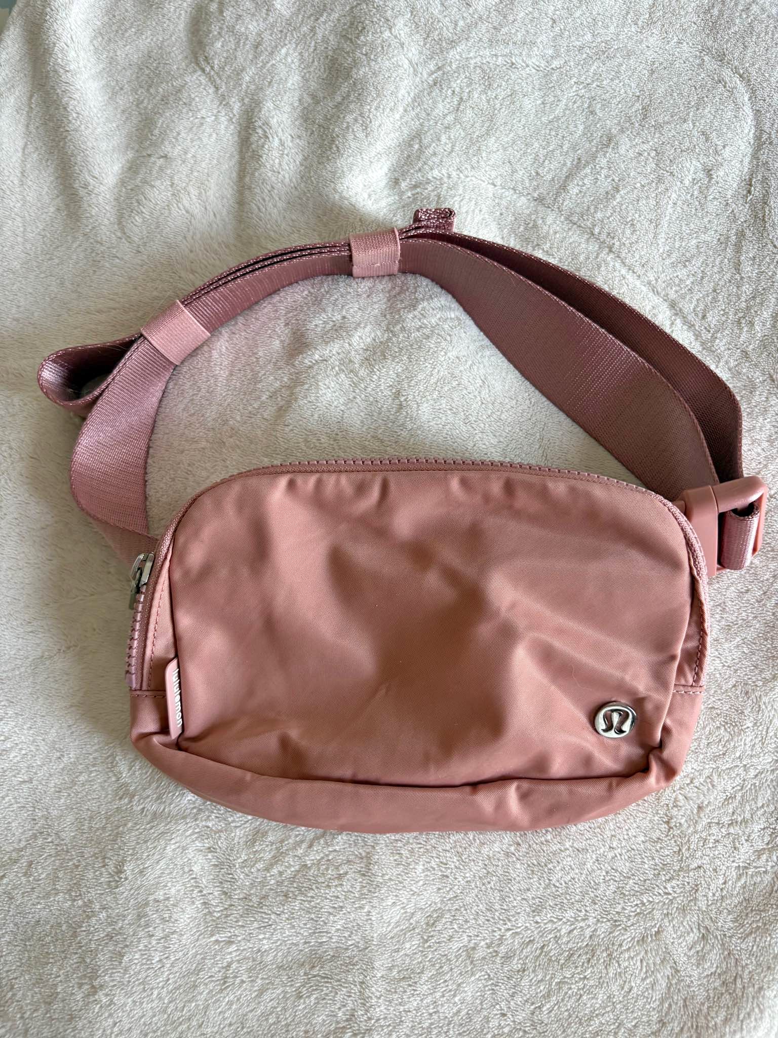 lululemon dusty rose belt bag Amazon.com: Everywhere Bag, 1L (Blissful Pink) : Clothing, Shoes & Jewelry but thats not all lululemon Everywhere Belt Bag (1L)