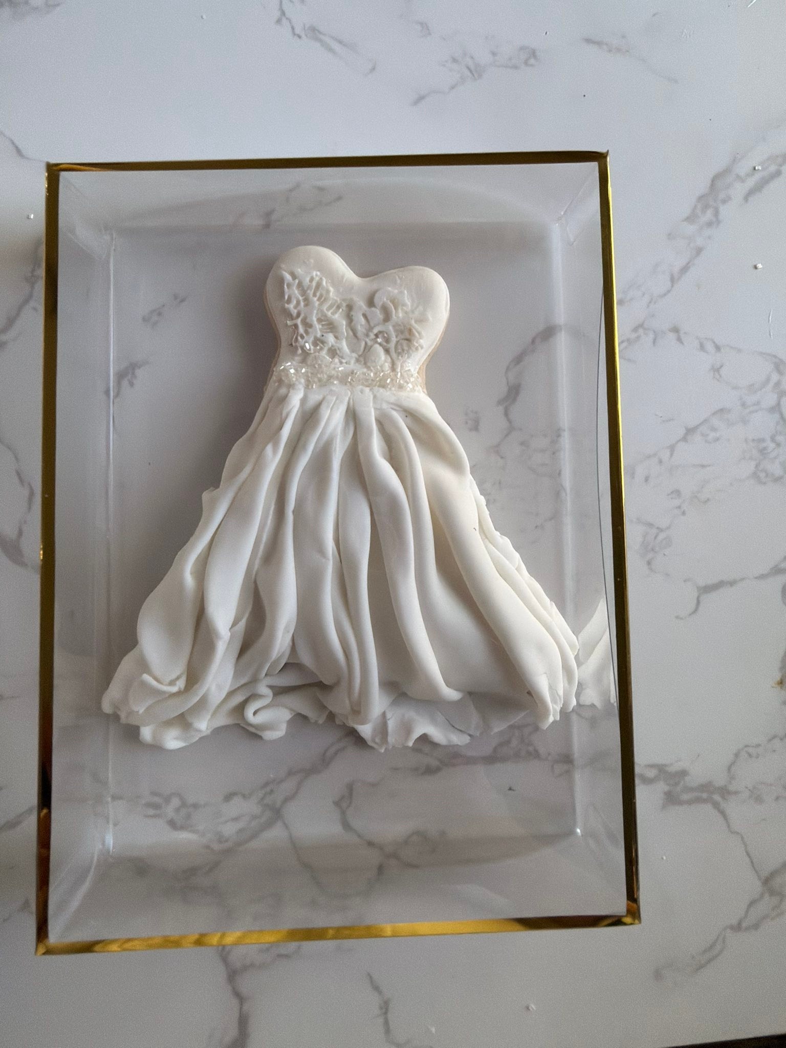 What packaging gives a luxury feel for edible couture gowns?