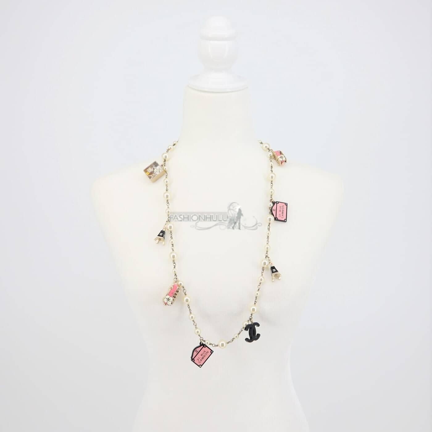 RARE 2006 CHANEL Paris Souvenirs Charm Faux Pearl CC Charm 
