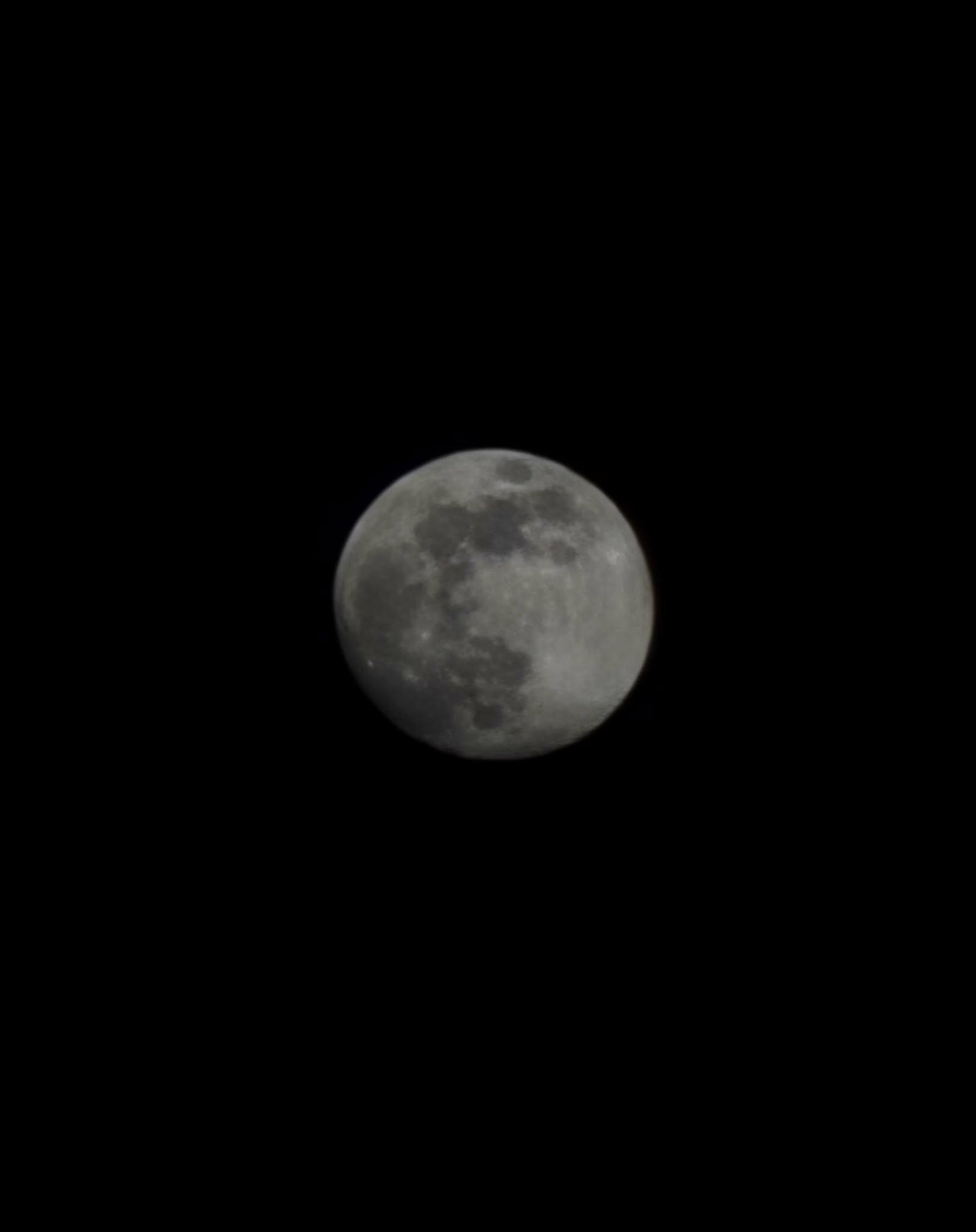 New Year's Moon 🌕 A breathtaking full moon captures the first
