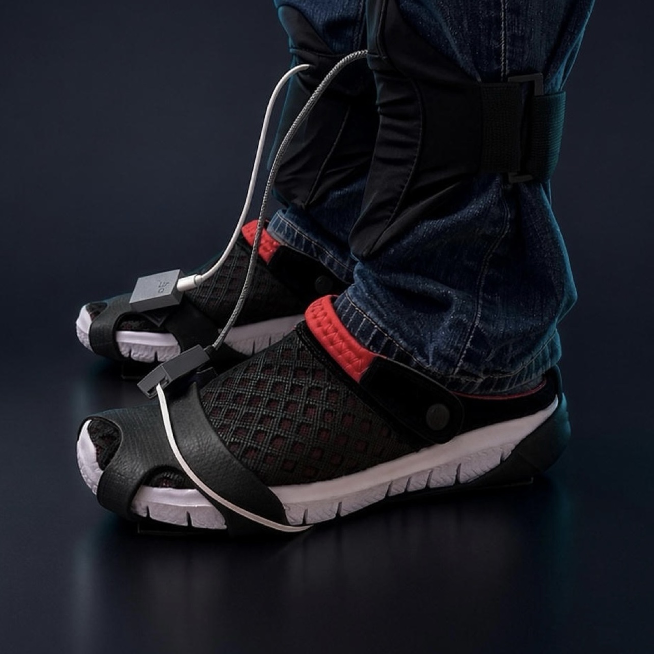 Walking through Minecraft on our feet 🦶 No thumbstick — every step in ...