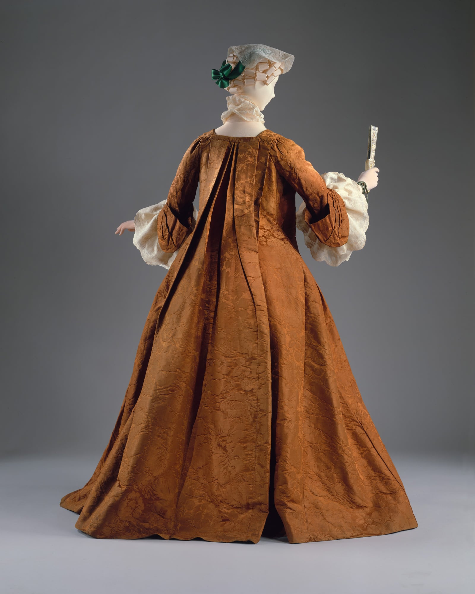 18th century casual wear: the robe volante