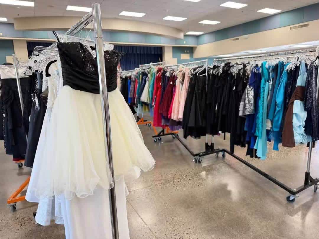 Free homecoming dresses and accessories for Arizona high school students on September 26
