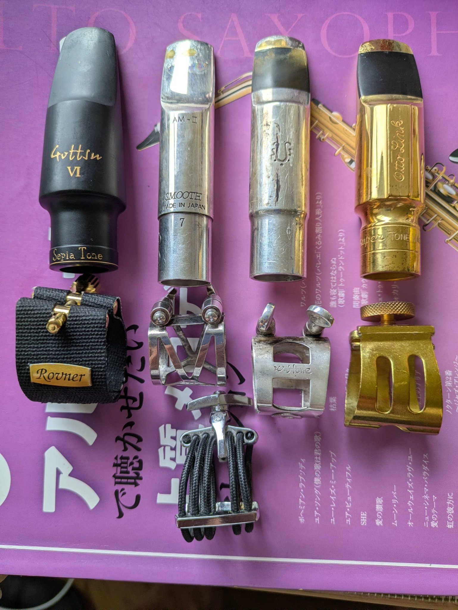 マウスピース左から、Gottsu、WOODSTONE、YANAGISAWA、Otto Rink
