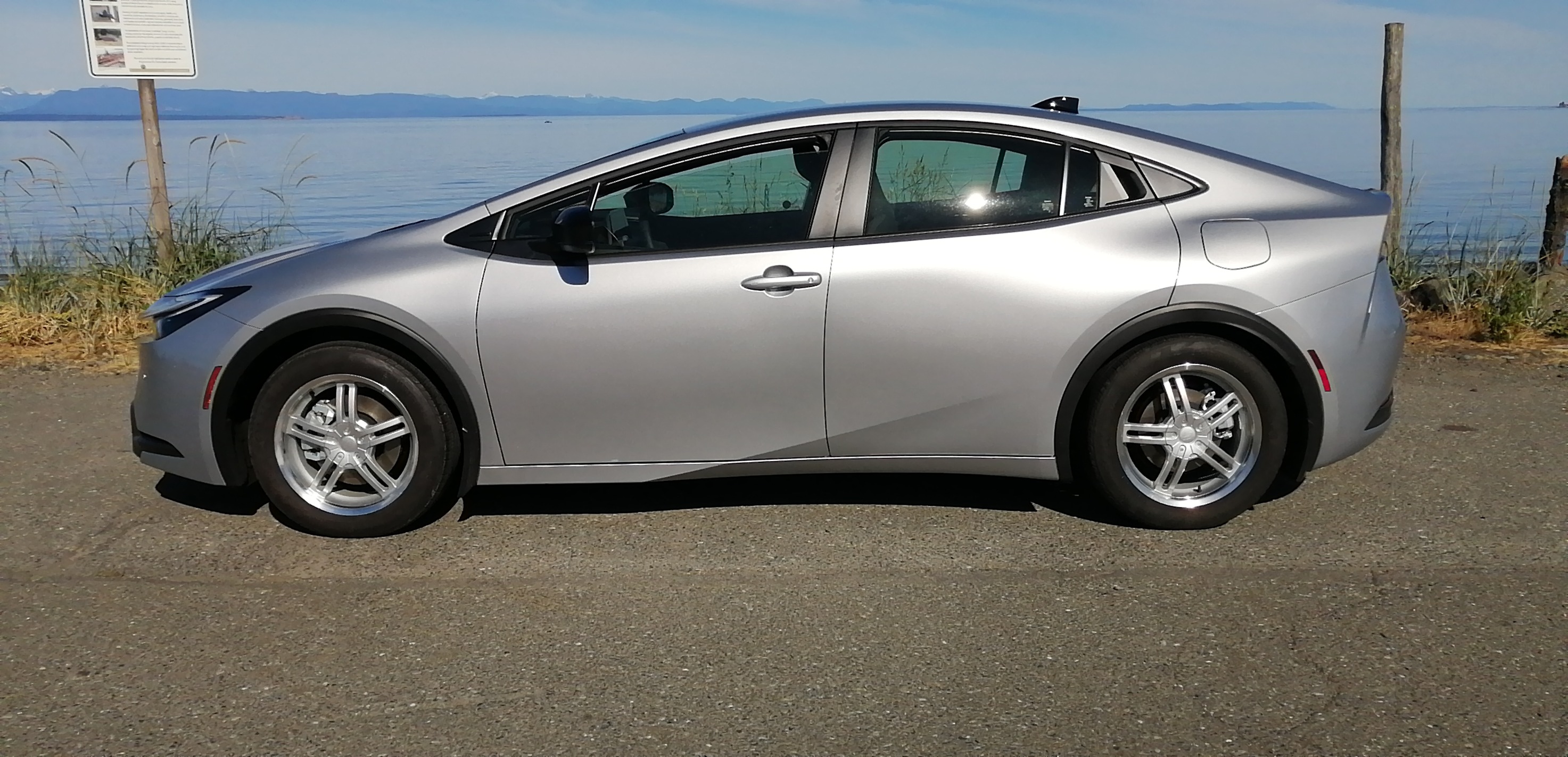 2026 Toyota Prius with 17x7 silver wheels and 215/55R17 tires
