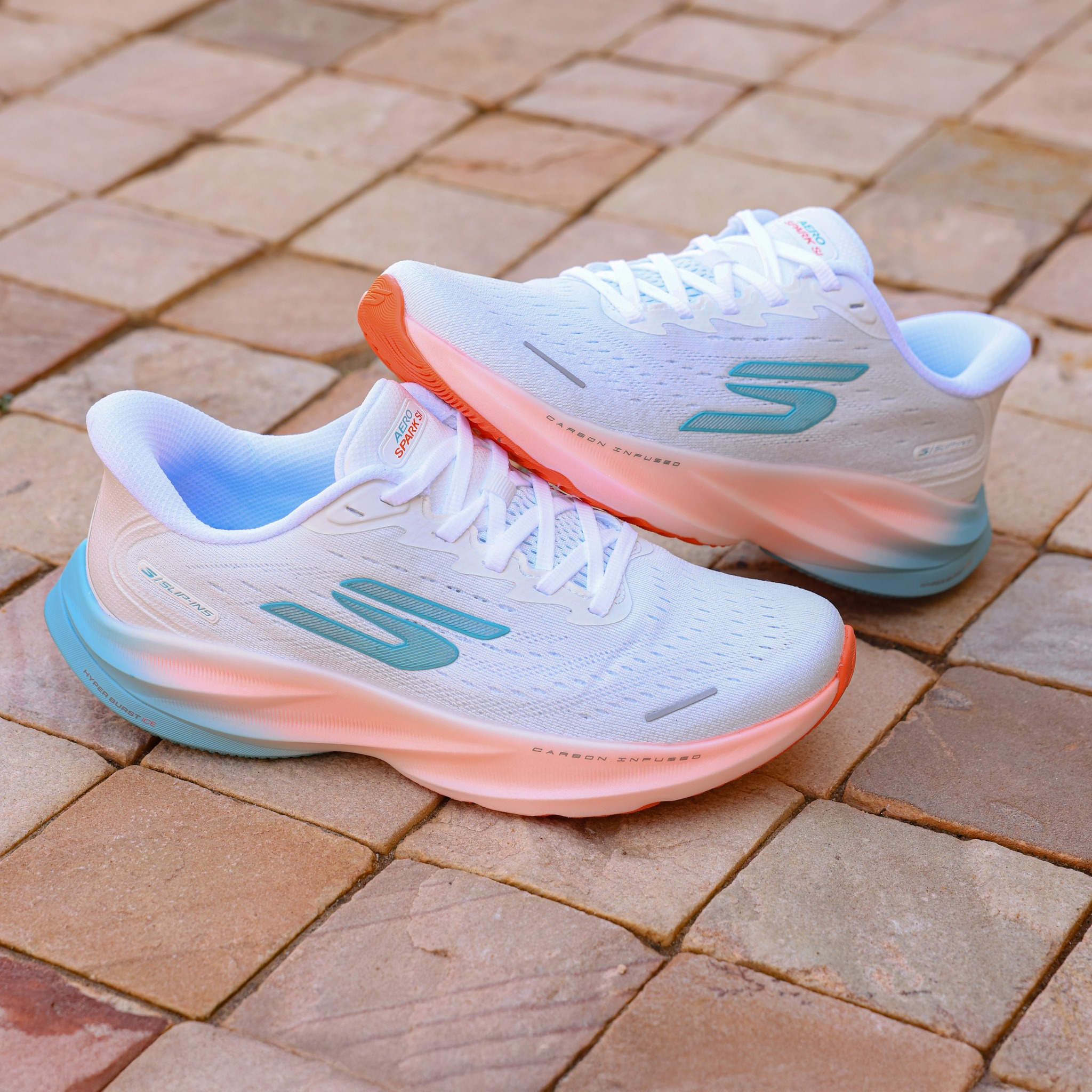 SKECHERS - 菜々緒×SKECHERS Hands Free Slip-ins™ この春夏はサンダル