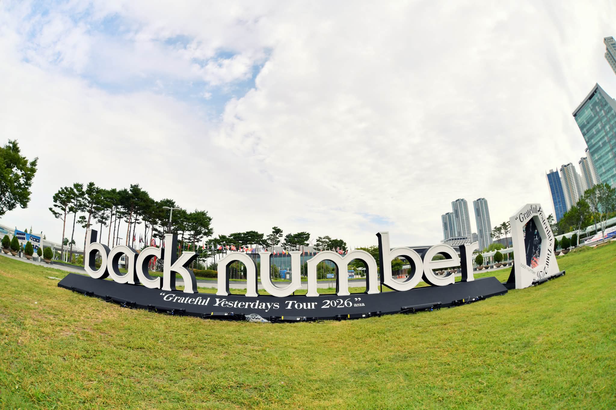 back number（バックナンバー） added a new photo. - back number