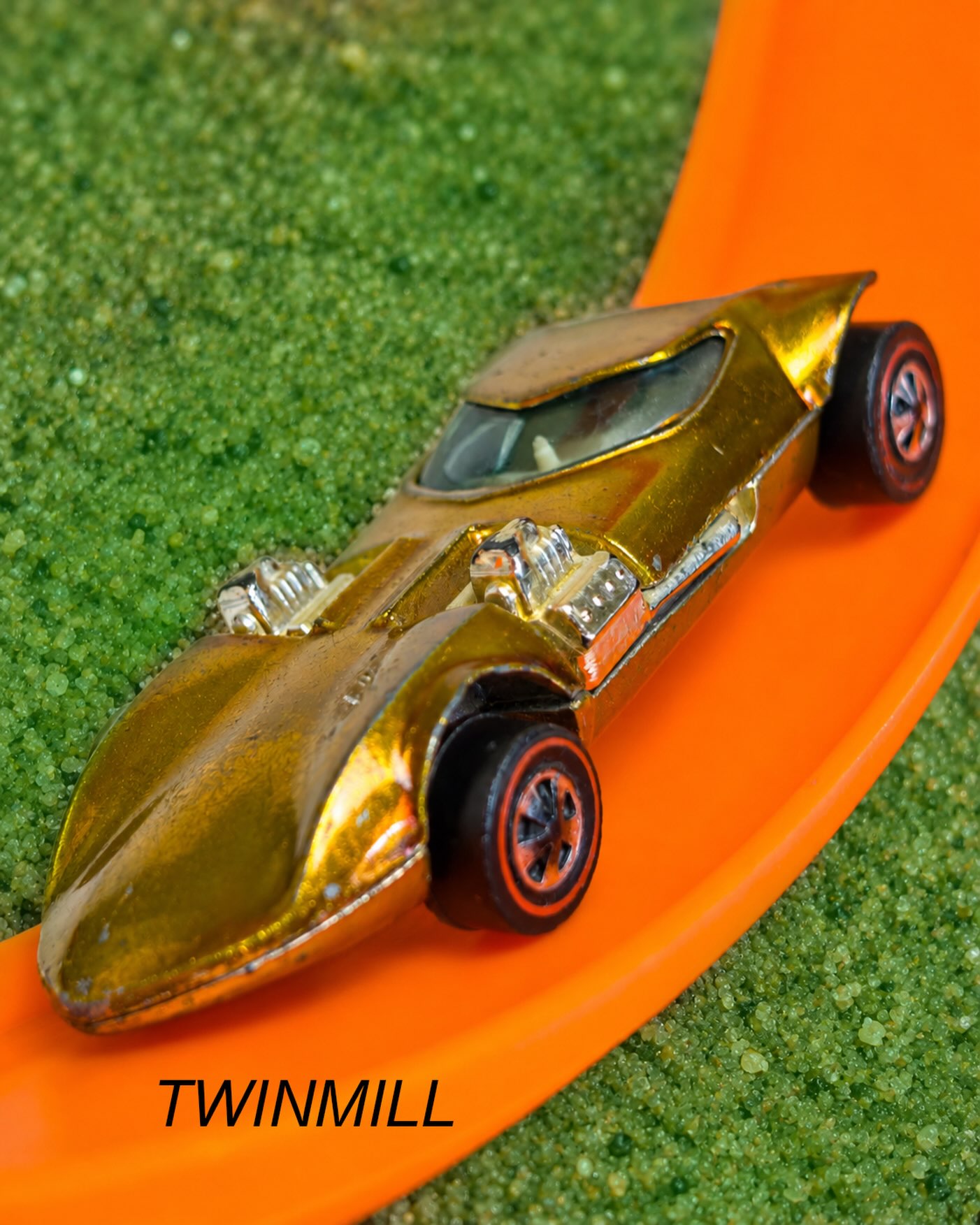 Hot Wheels 1968 Twinmill on vintage track