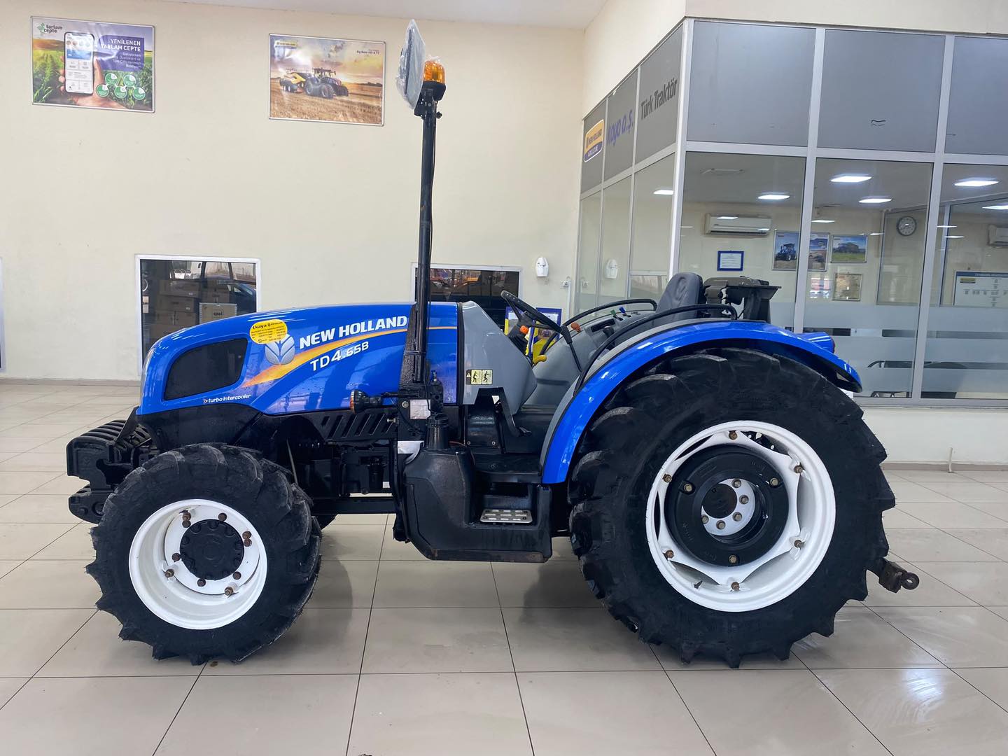 NEW HOLLAND TT55 TEK ÇEKER MODEL YILI:2008 TEL:05074839125 AKHİSAR