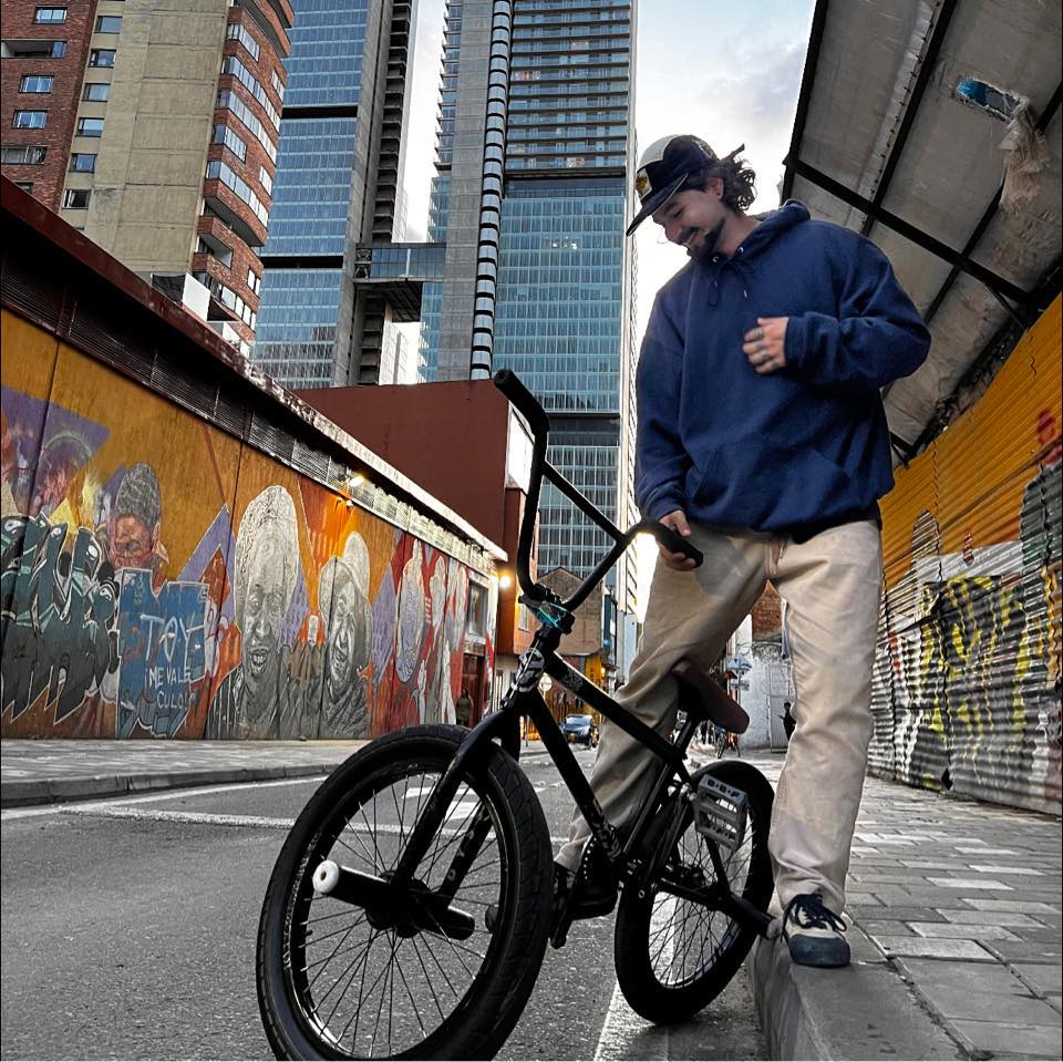 👾 🥋Unos whip X tercero📲📱Julian Esteben Cabrera Rios 🔥🔥🍁🐐💨 #bmx ...