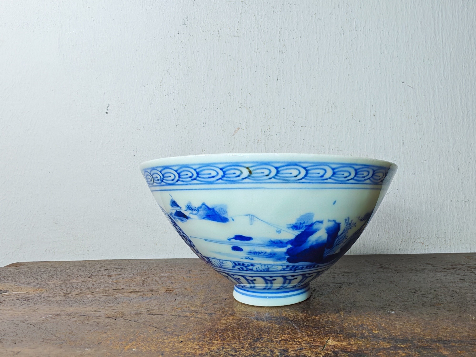 中国美術 豆青釉 内白 碗 時代物(A804) 今天特价。80年代手绘山水白瓷老碗，高5.8cm x宽10.8cm 💥RM35💥