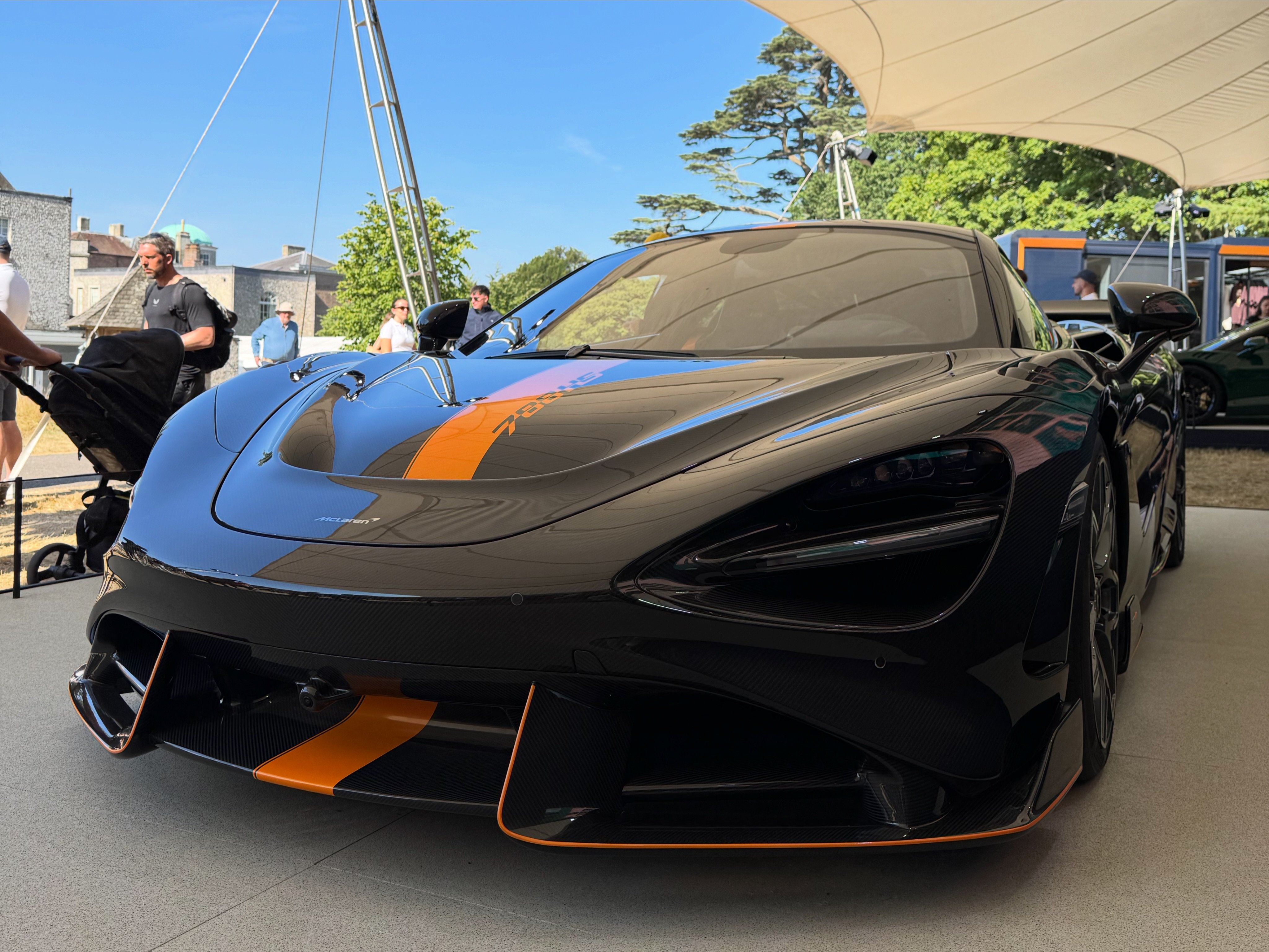 展示車ご紹介】 今週は、新しくショールームに入りました720S Spiderを