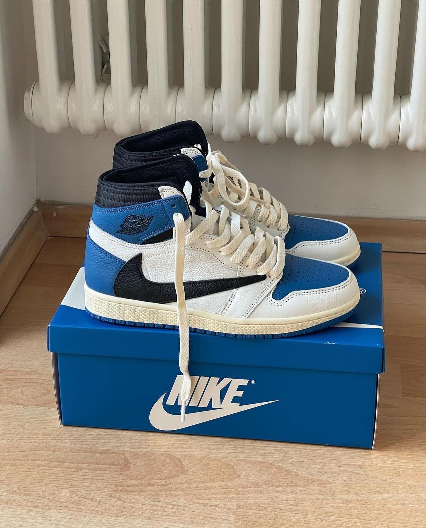 LACE SWAP! ?⁠ ⁠ Nah, the white laces in the Travis Scott x 