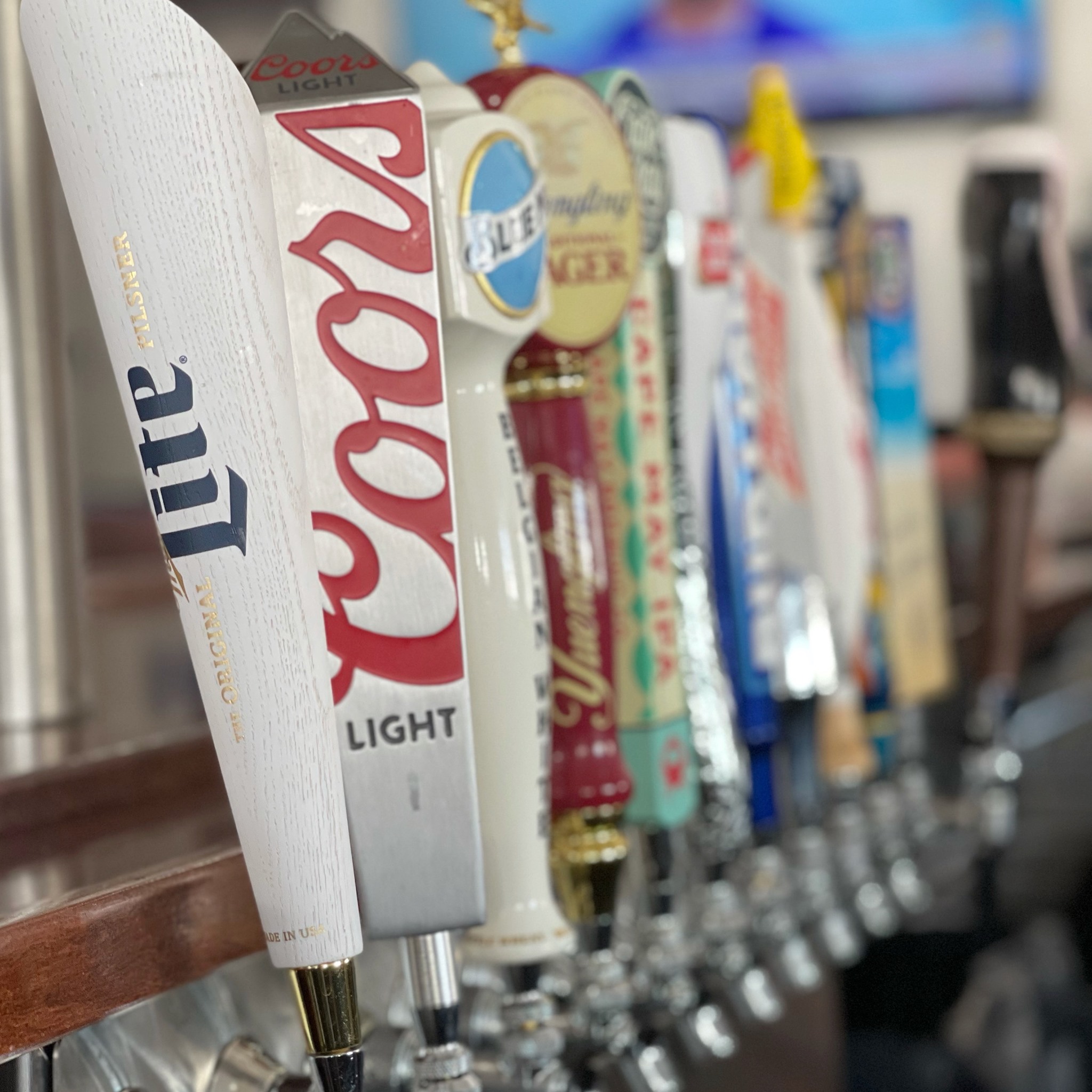 Pouring cold ones all day! 🍻... The Waterfront Wildwood