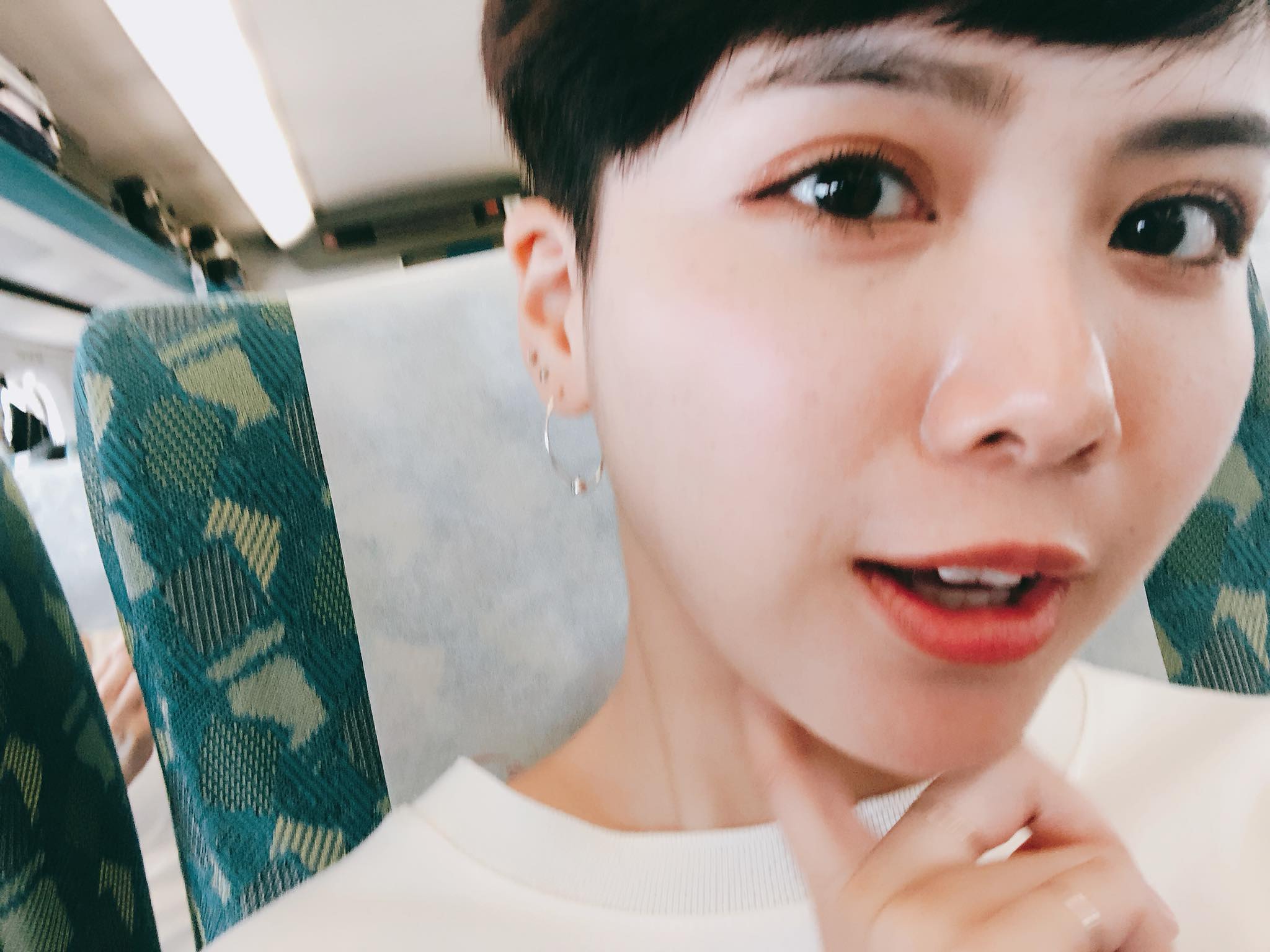 方語昕 - 大家有看女兵日記第二集嗎？ 第一集收視已經破1了 好感人呀（撒花） #女兵日記 #方語昕 #黃嫚莉