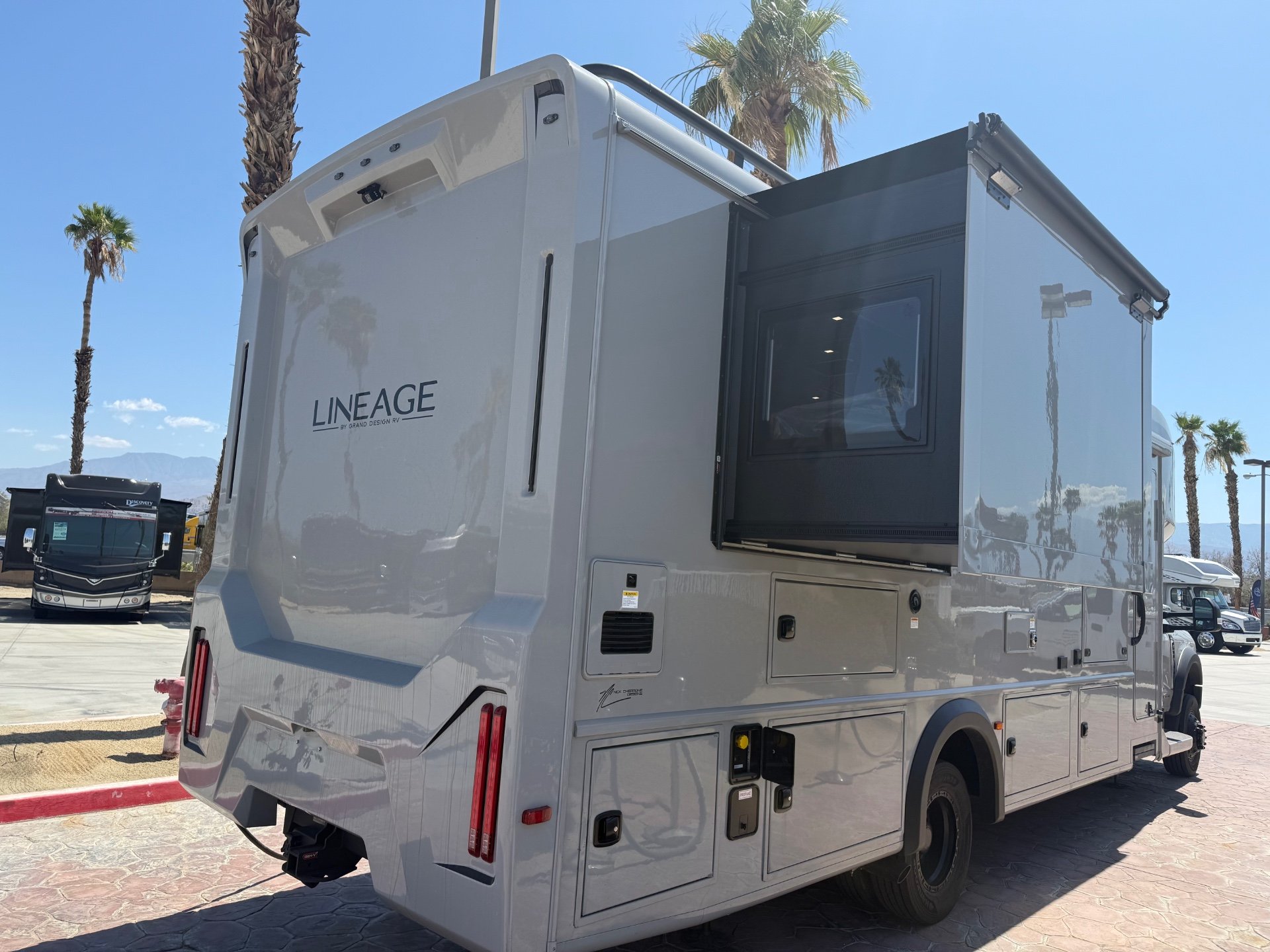 2026 Lineage 31zw 4wd off road sus - Commercial Trucks - Palm Desert ...