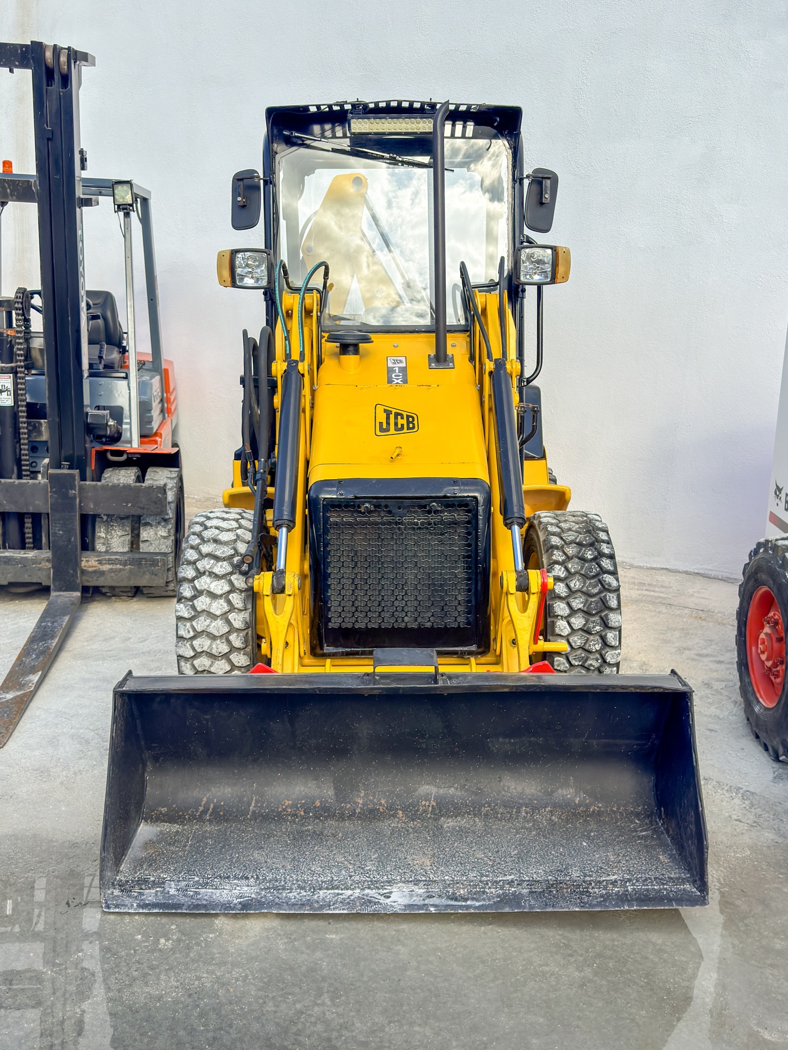 さち② 🔥 JCB 1CX – Compact Power, Serious Performance Built for