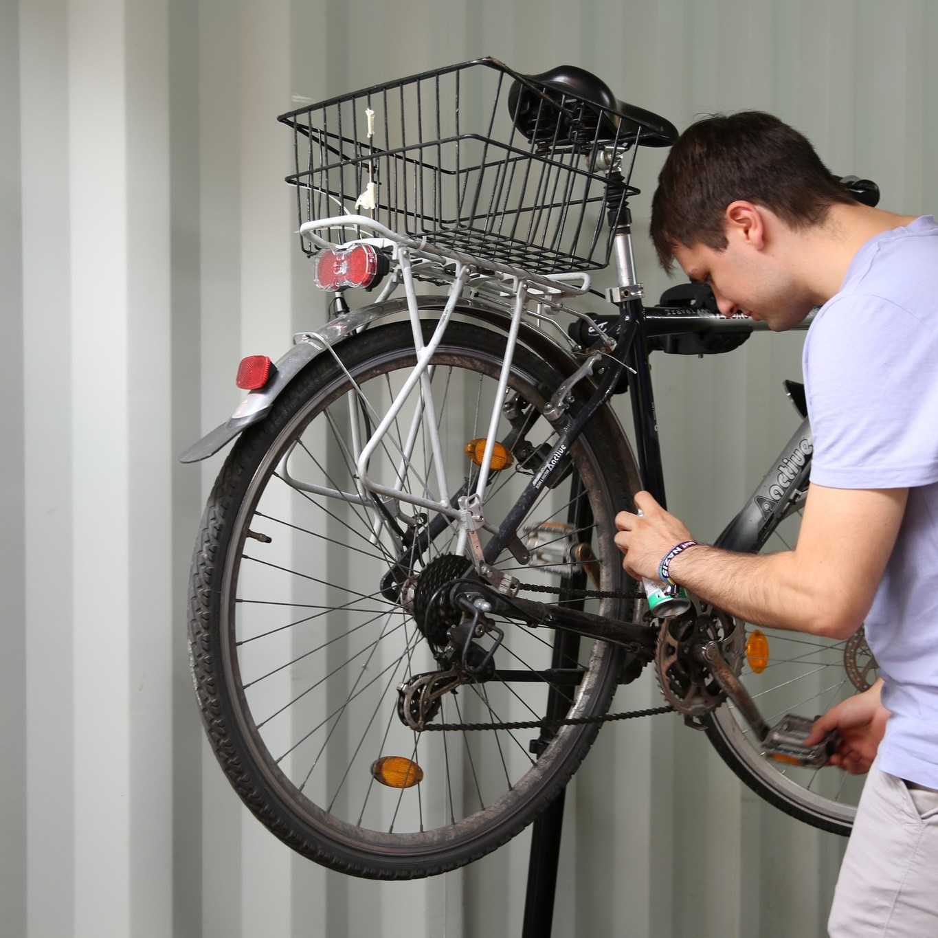 suche fahrradanhänger für hunde Trevopet® Hundeanhänger Fahrrad XL – Faltbarer Hundefahrradanhänger mit Rampe, Federung & Kupplung – bis 45kg – Wasserdicht – Kompatibel mit E-Bikes – Grau Haustier Weihnachtsbäckerei Figuren Deko Lebkuchen Hiland 26 Zoll Damen Größe:L – XL