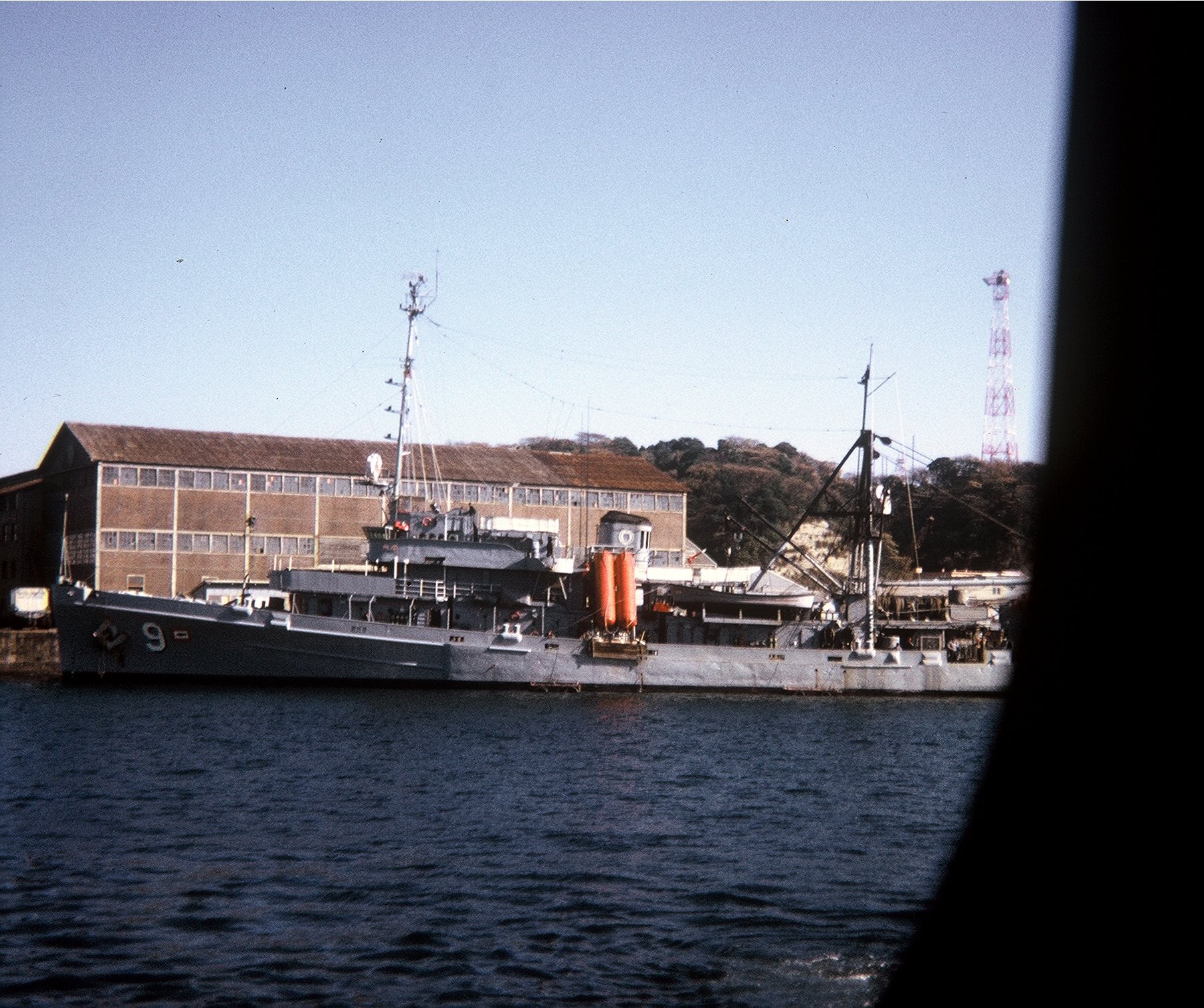 USS Florikan ASR-9 underway on Columbia River, Oregon
