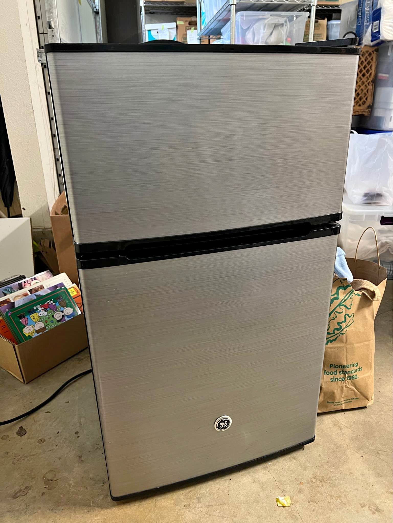 バークレーで販売中の小型冷蔵庫 | Facebook Marketplace