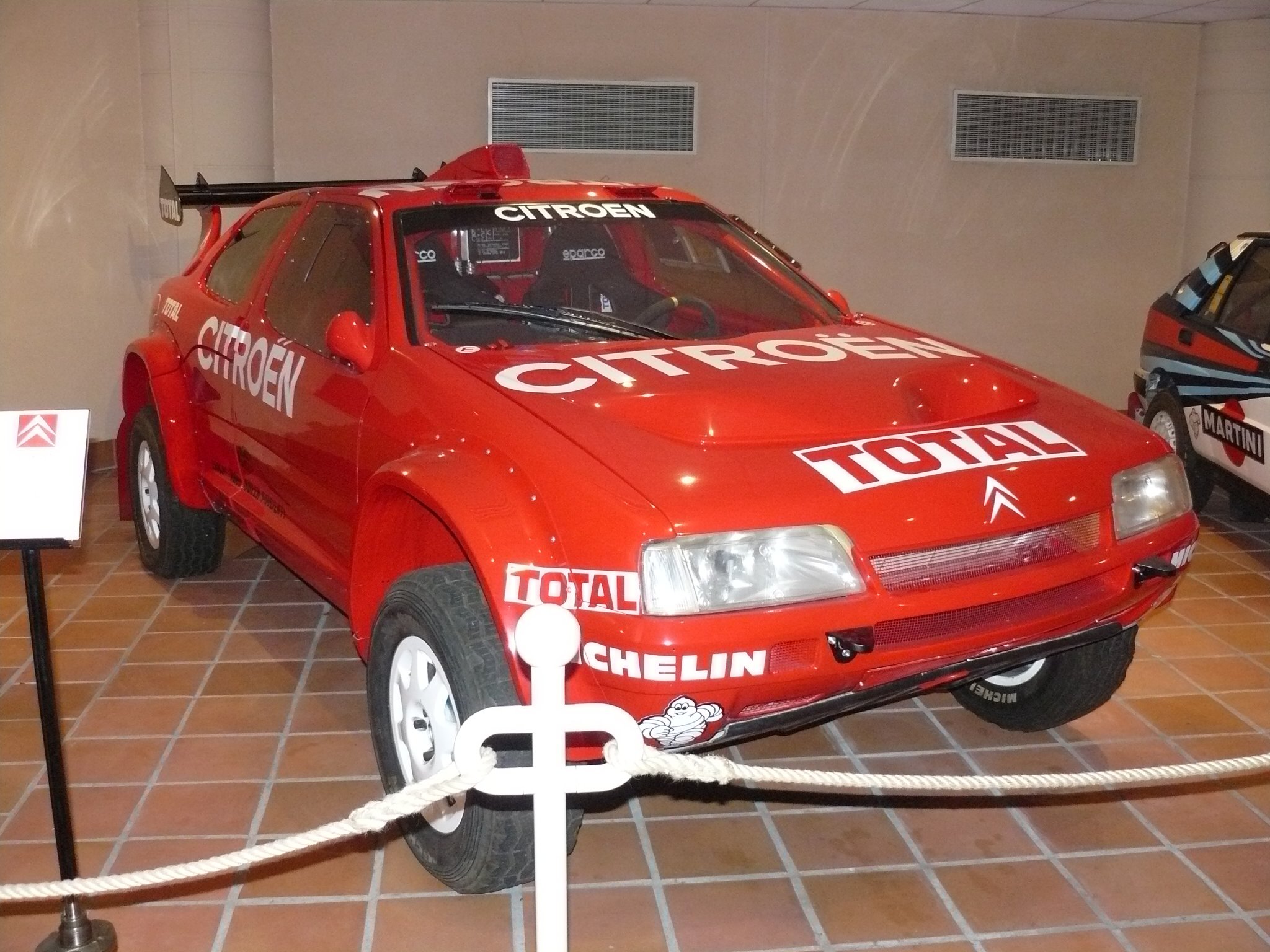 Une Citroën ZX Rallye Raid pilotée par Ari Vatanen en 1990 sera