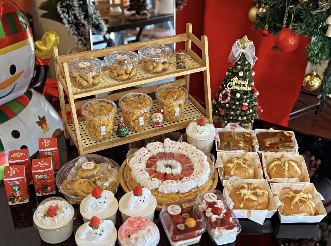 เค้กหน้าร้านวันนี้ทั้งหมดแถวตรงงับ... - Padear Bake&Cafe | Facebook
