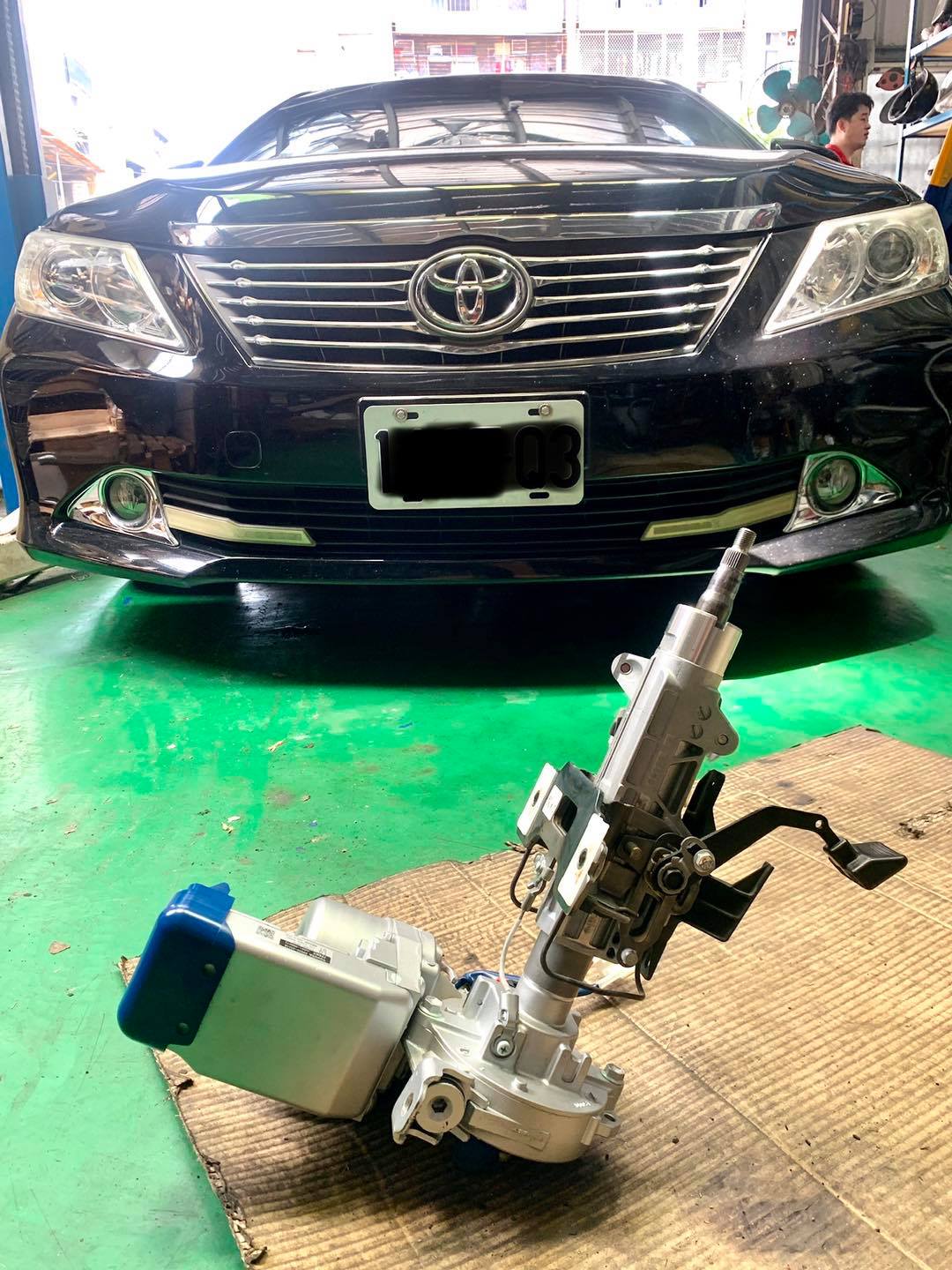 技勇動力方向機 光輪汽車裝配行 Toyota 12年camry經過坑洞會產生異音 打方向機會有卡卡聲 車主修了很多地方都沒修好 回原廠判定說要換電子 方向機柱 但是費用太高了 搜尋後找到技勇動力方向機 技勇方向機用不到一半的費用和半天的時間 就解決了車主的問題 亞洲車