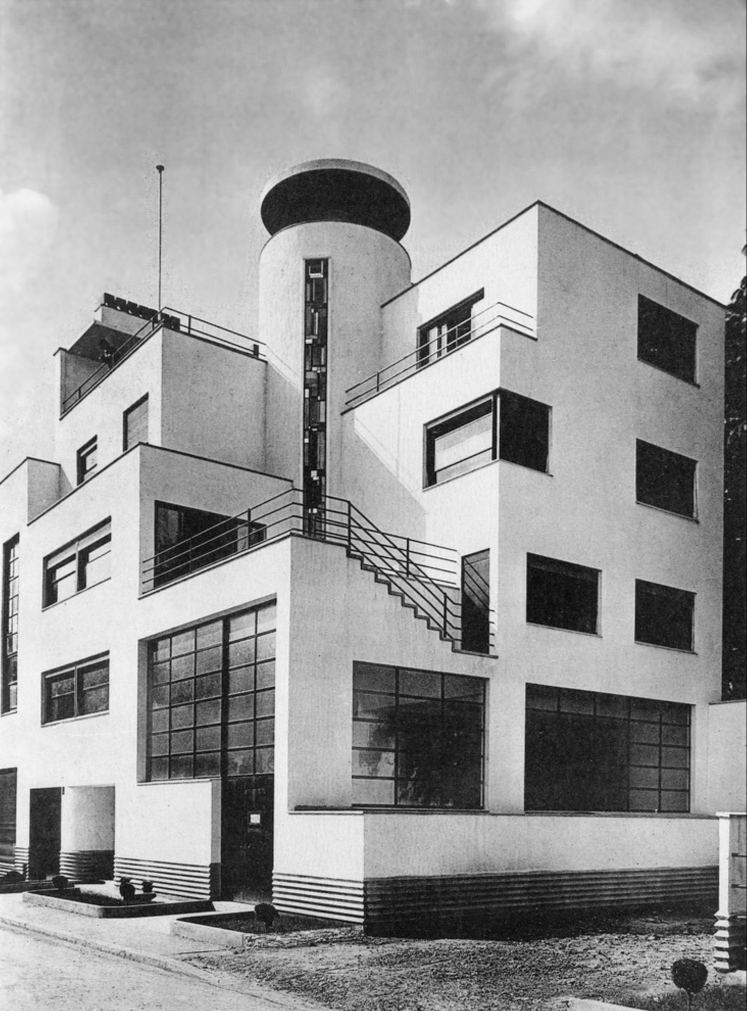 Robert Mallet-Stevens' modernist building in Paris
