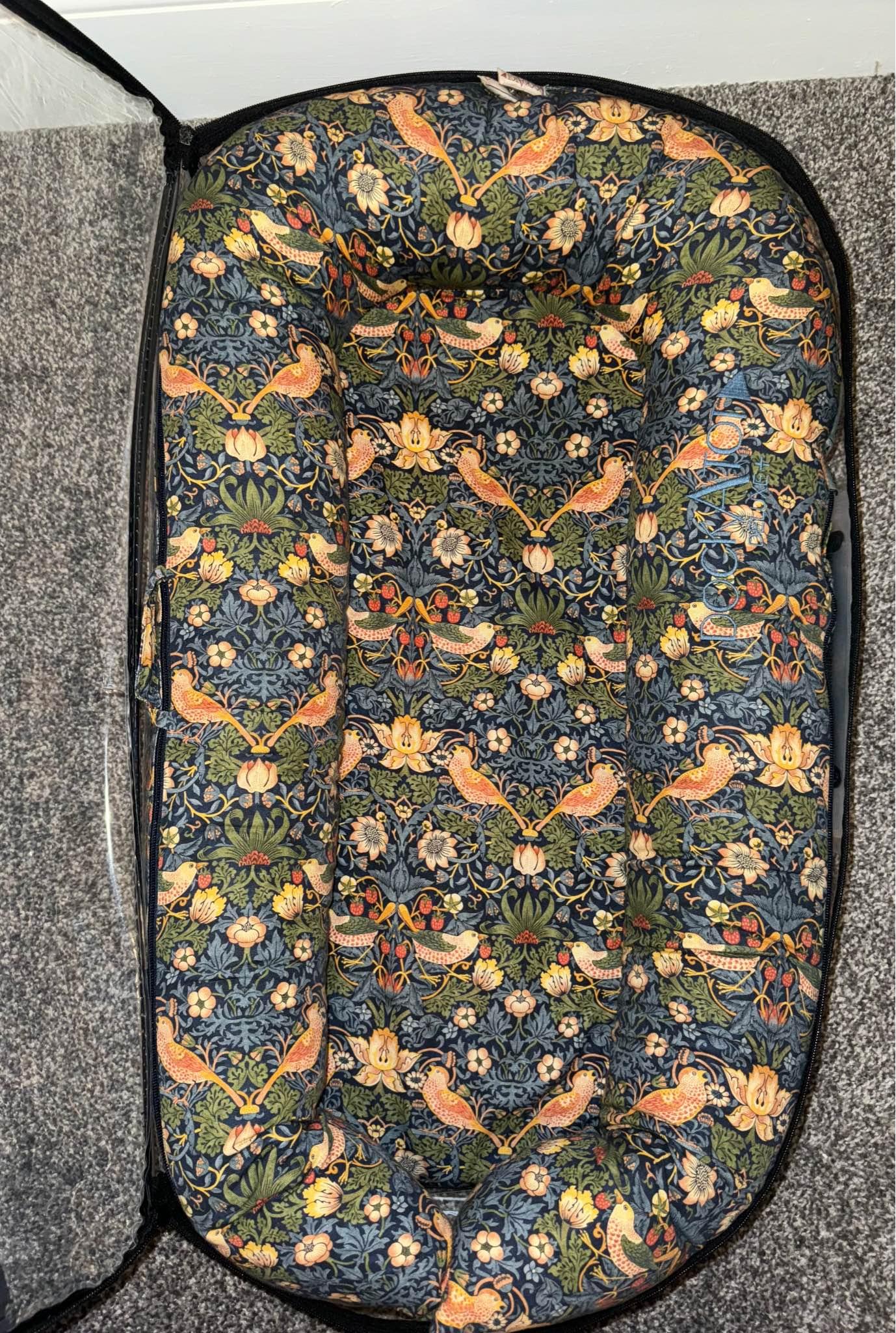 DockATot Deluxe+ Strawberry Thief
