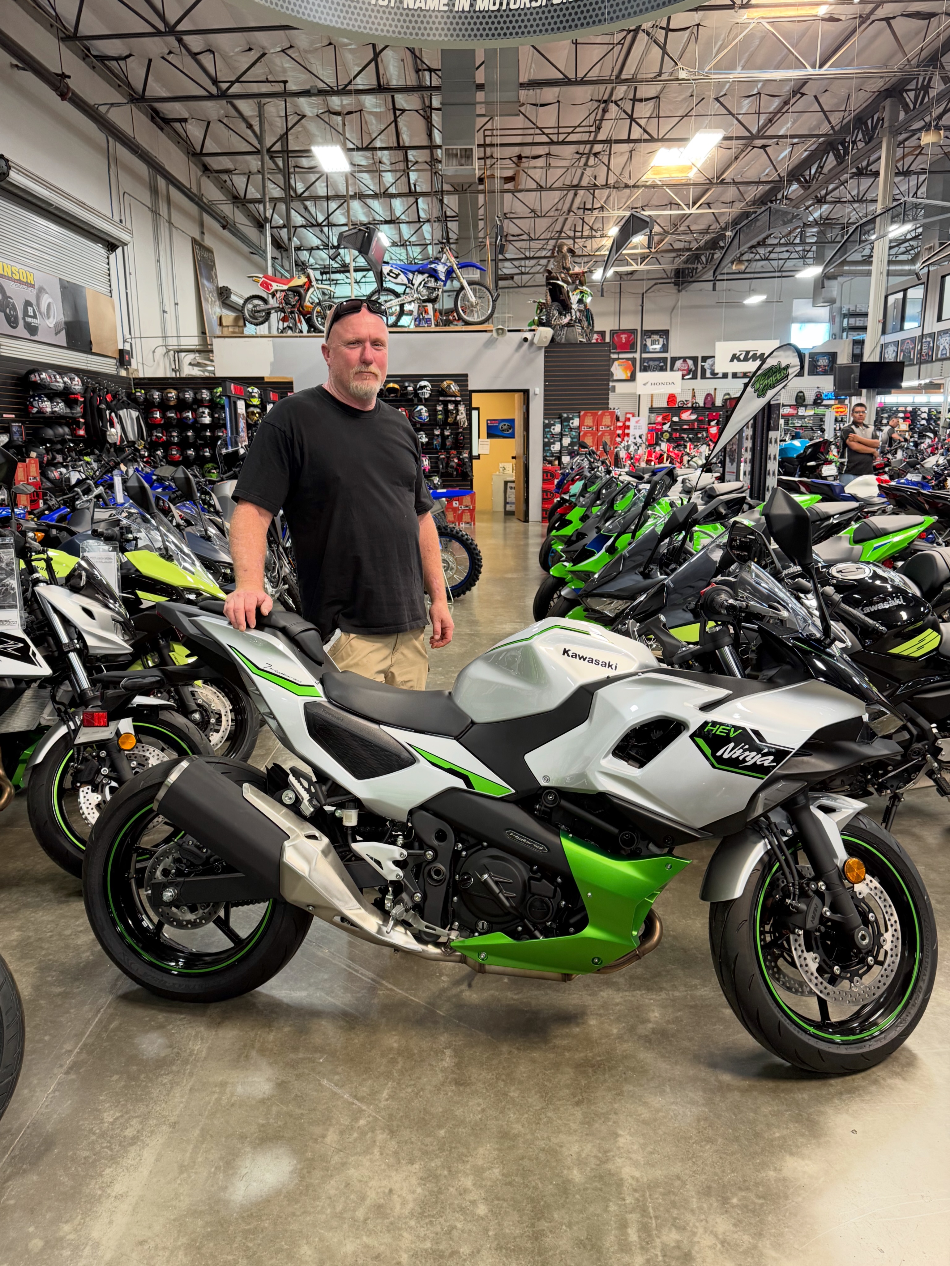 🎉 CONGRATULATIONS TO LARRY ON THE HYBRID🏁 Big congratulations to