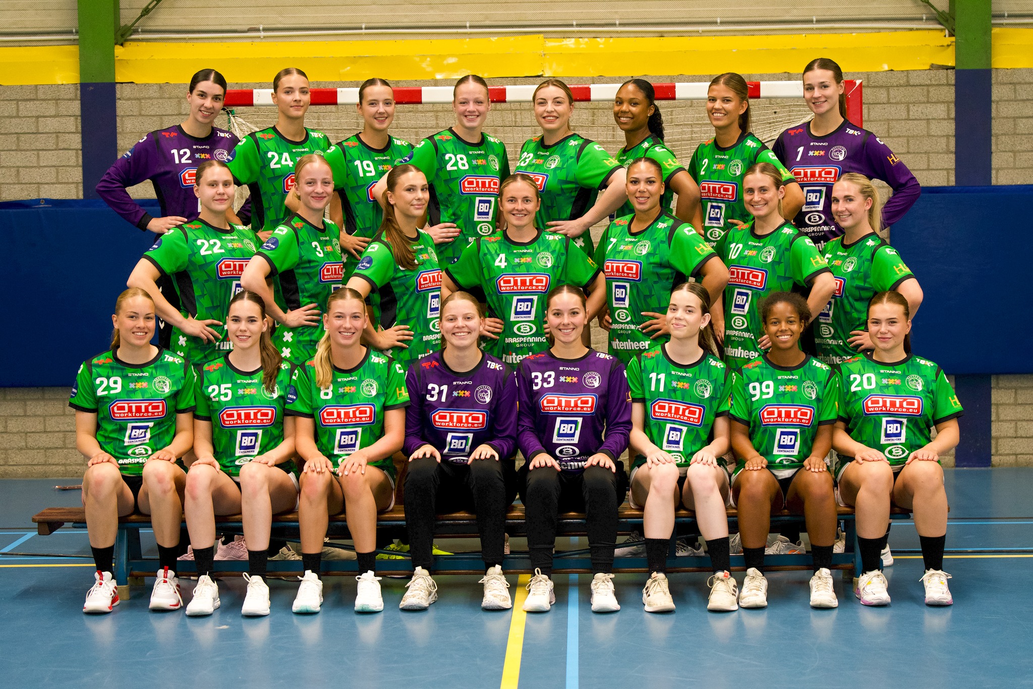 Quintus Handbal - Bianca, Judith, Fem en Amber doen op het moment in ...