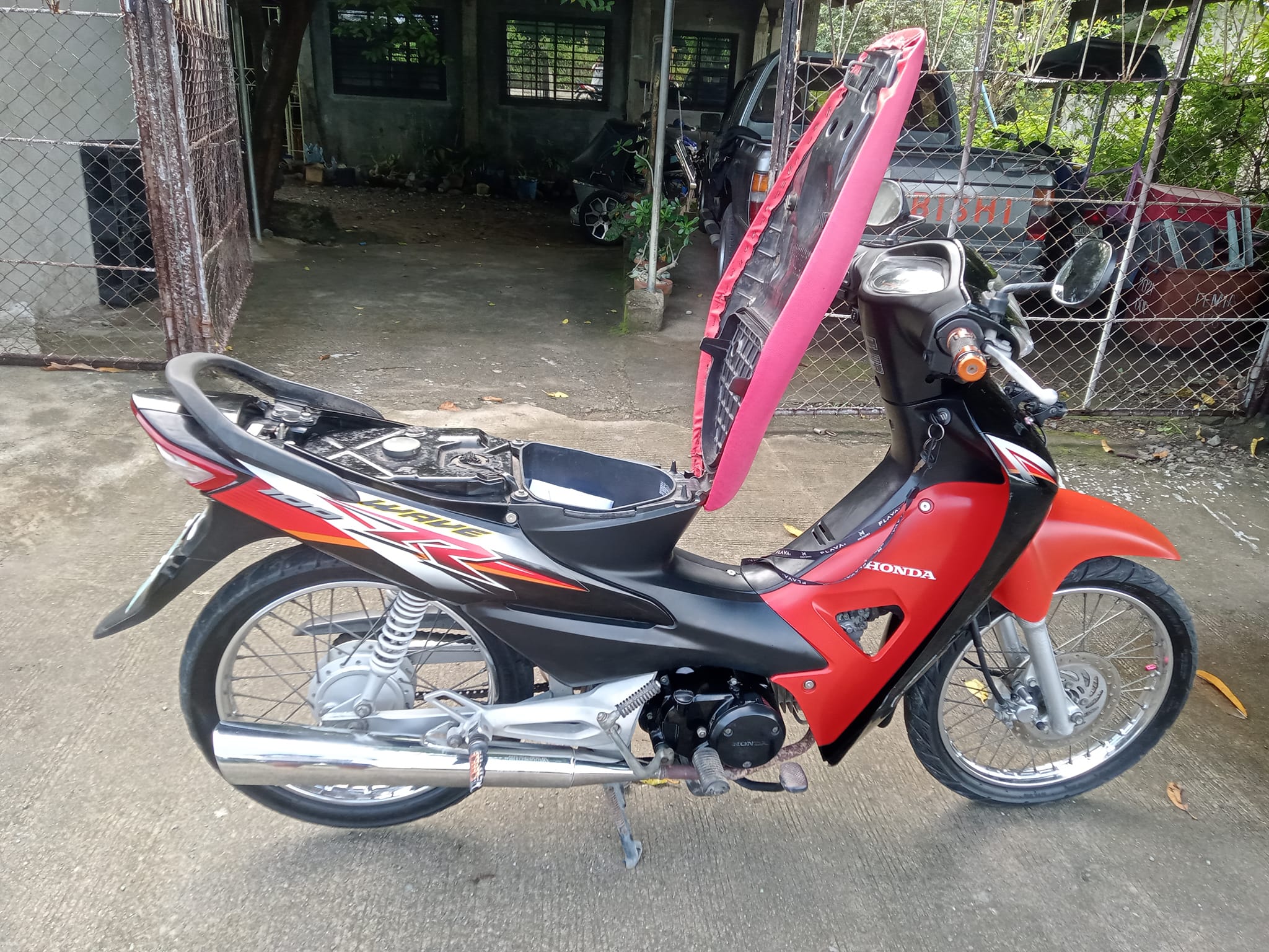 2013 Wave R 100 for sale with duplicate key and working stock engine