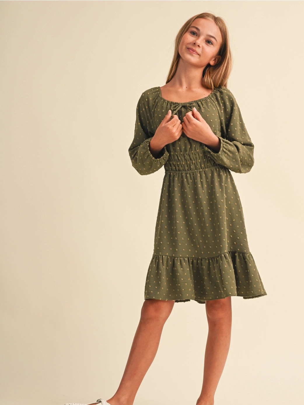 green swiss dot dress for fall at Annabelle & Ashe pattern-pattern
