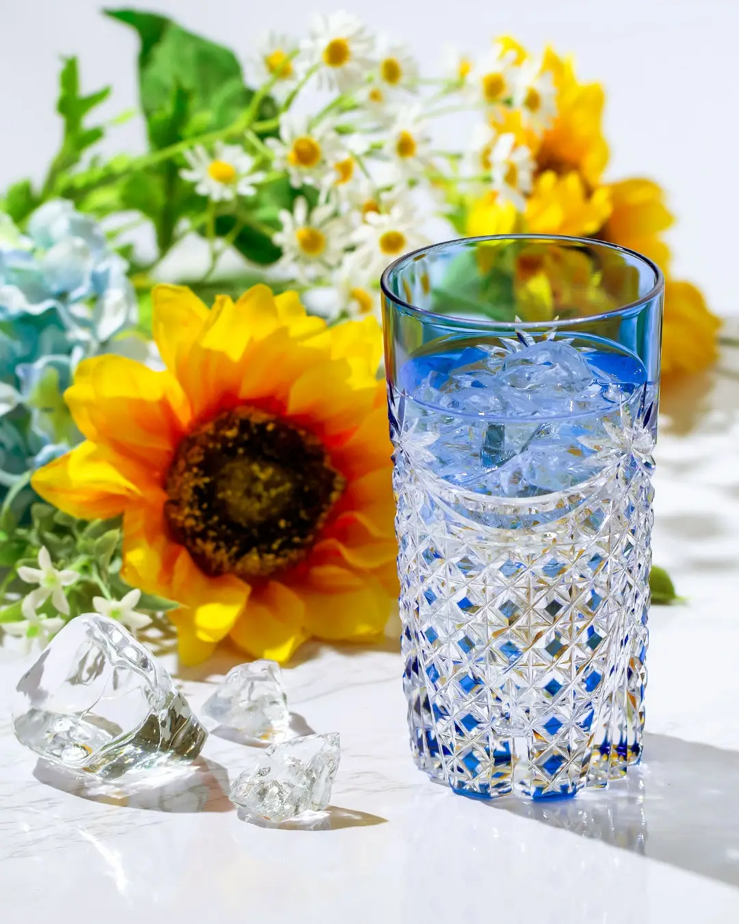 ★切子 ガラス 花瓶★美品 ★ブルー 鮮やかな青色★ KAGAMIから今年の新作が登場です。 江戸切子 花瓶「潮騒」 江戸切子が