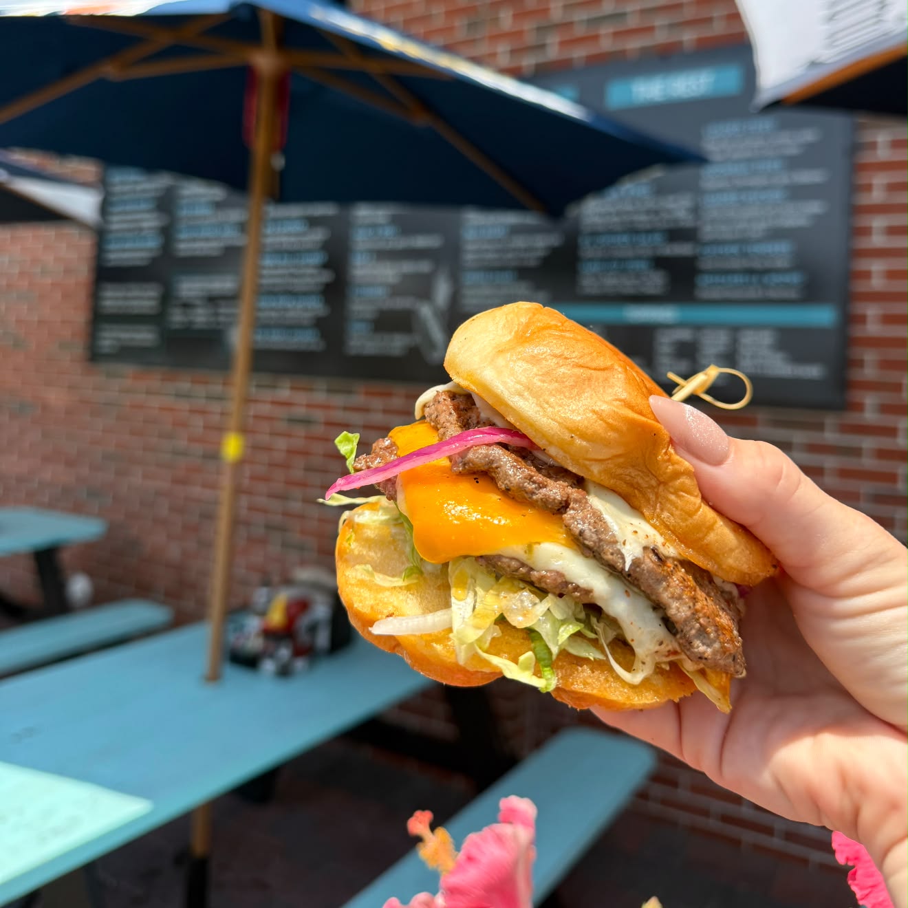 🌟🇺🇸 Fourth of July week specials 🌟🇺🇸 🧀 Cheezy E Burger: (2