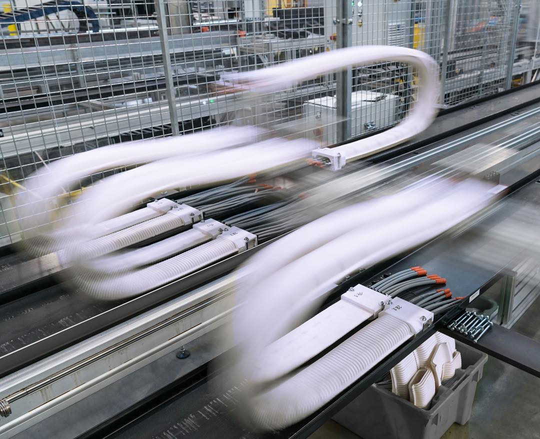 igus - 無塵室專用拖鏈!!! e-skin!!! 面板產業 半導體產業 光電產業 已經入住相關製程機台成為無塵室的新寵兒 低發塵 容易 ...