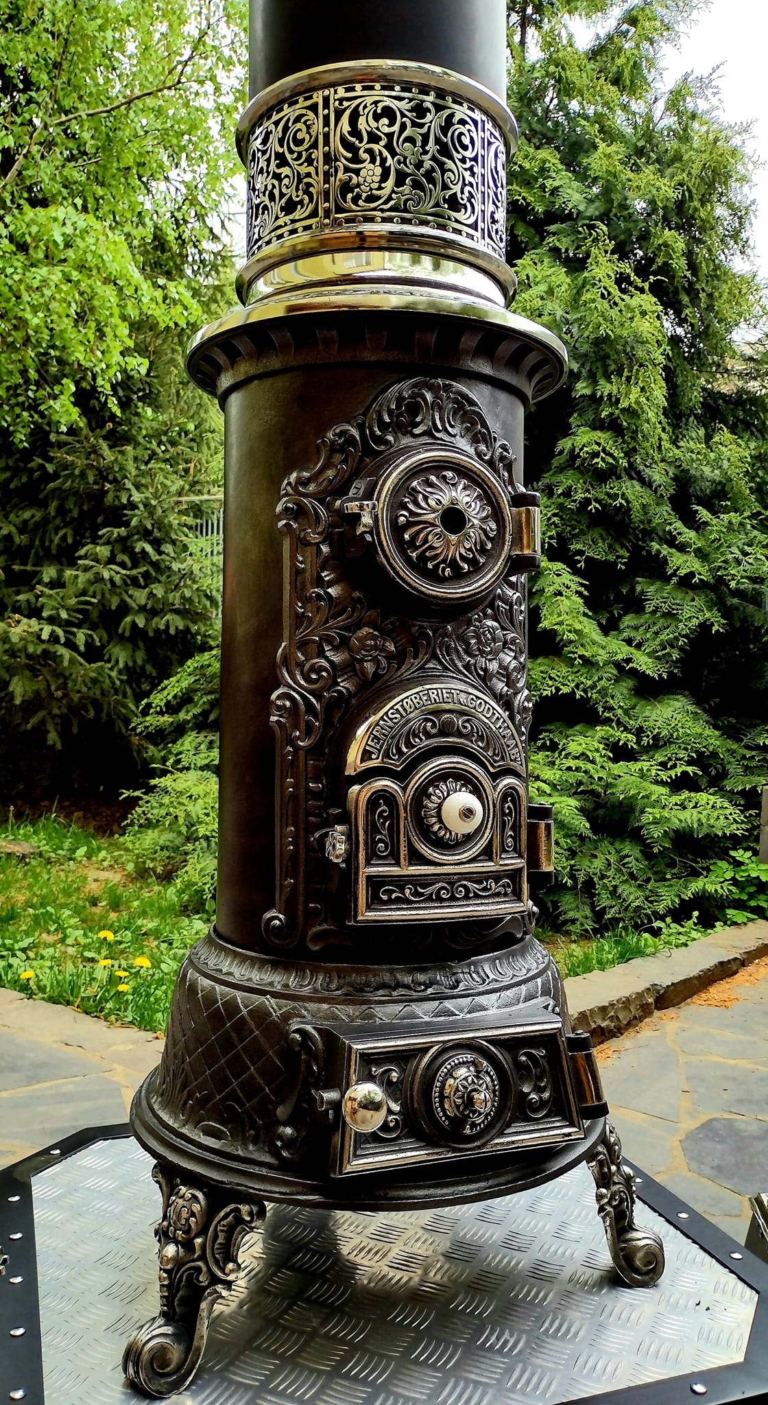 Antique Scandinavian cast iron stove Jernstoberiet restored