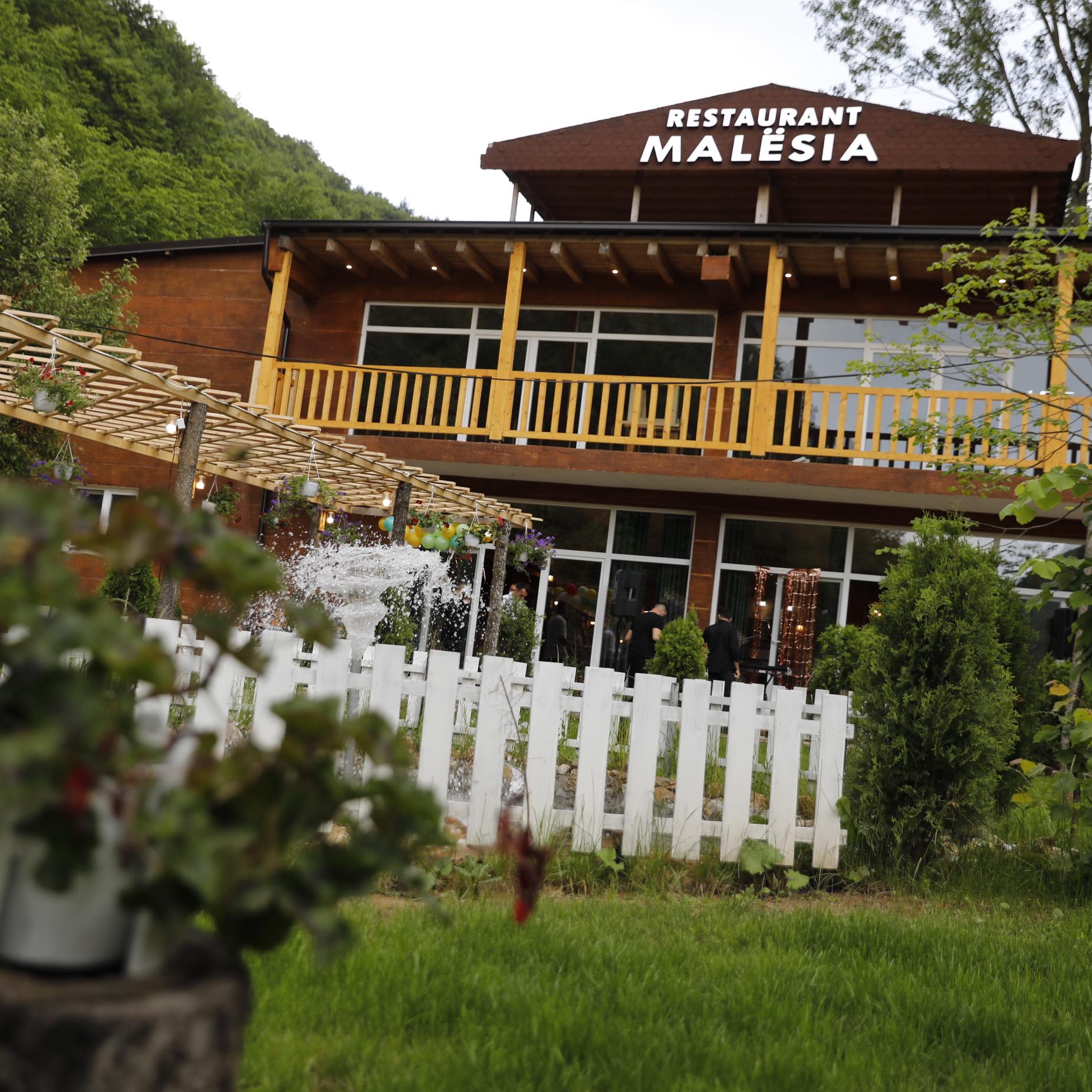 Restaurant '' Malësia '' Jezerc