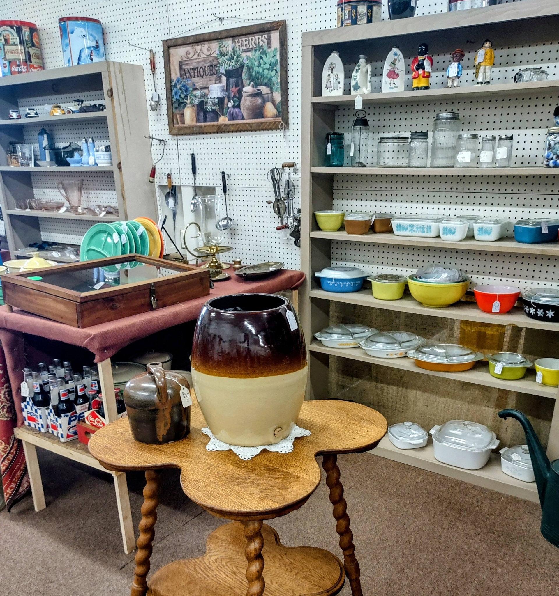 The Fayetteville... - The Fayetteville Antique & Craft Mall