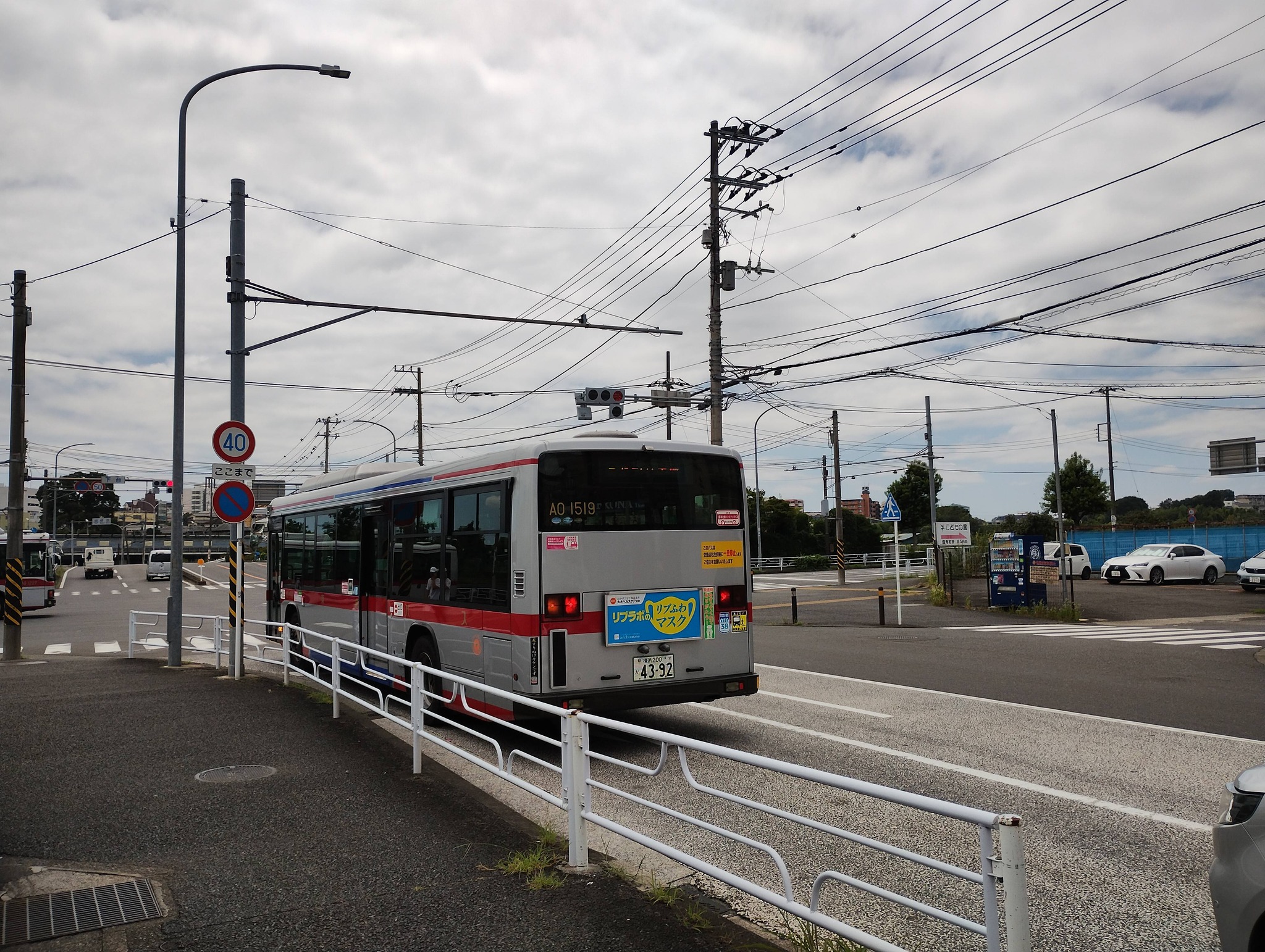 京急バス羽田 貸切の7058が廃車になりました😮 ちょうど銘板とか剥がし