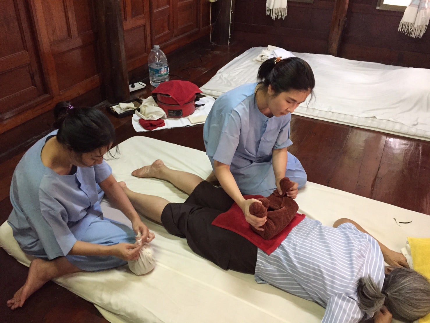 นักเรียนฝึกการทับหม้อเกลือ... - ดอยน้ำซับ Doi Num Sub | Facebook