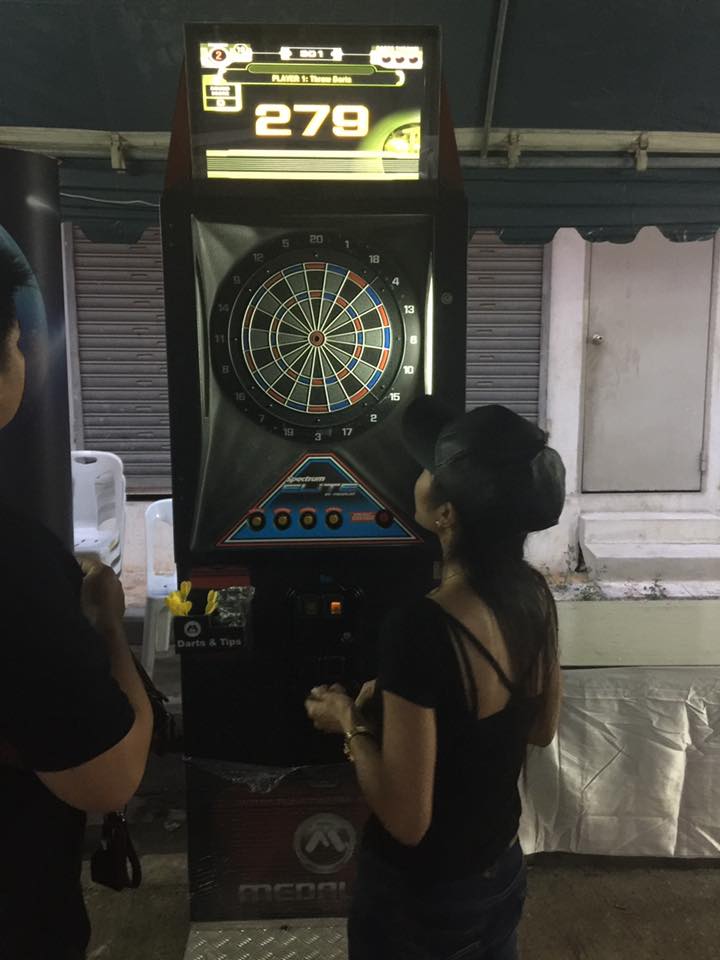 ติดตั้ง #ตู้เกมส์ปาเป้าอิเล็คทรอนิกส์ Dart Machine ต้อนรับวันเด็ก ที่ ...