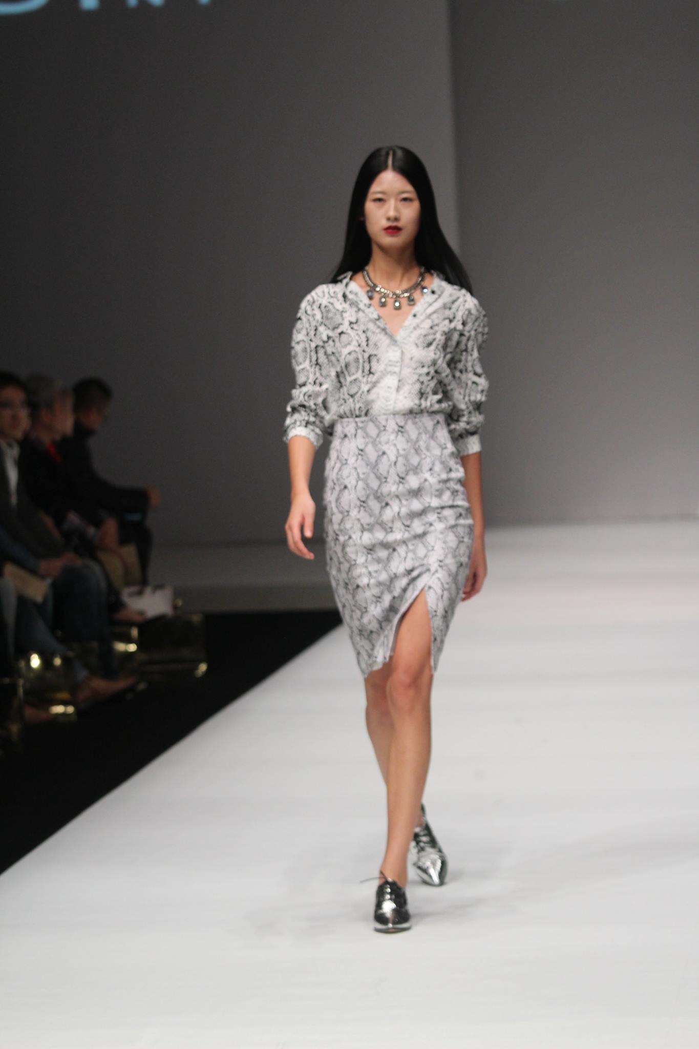 green emerald velvet dress Korean Dress Evening