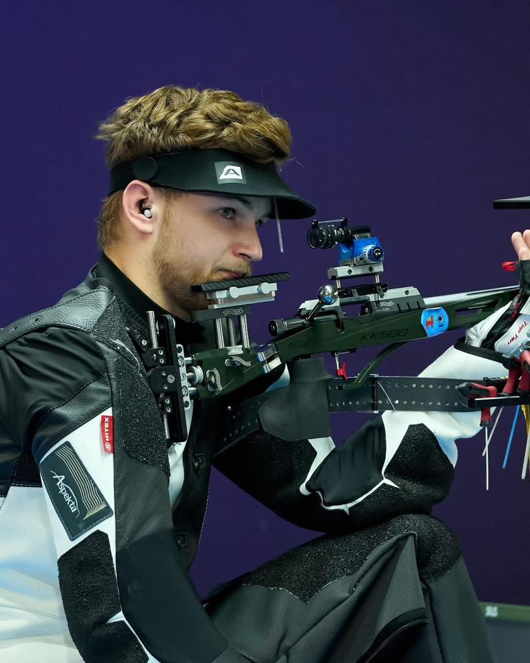 King - 2025年4月18日、ジリー・プリヴラツキー選手は、ラーセン選手とペニ選手の両選手を破り、男子50mライフル三姿勢決勝で金メダル ...