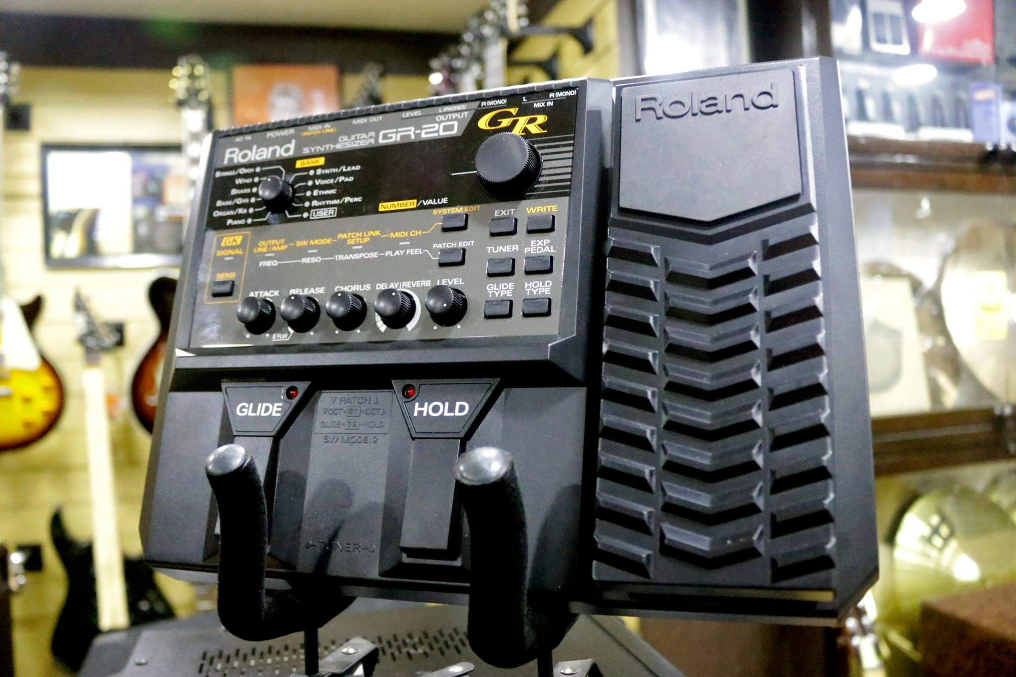 Roland GR-09 Guitar Synthesizer with Built-in GR9E-1 Expansion