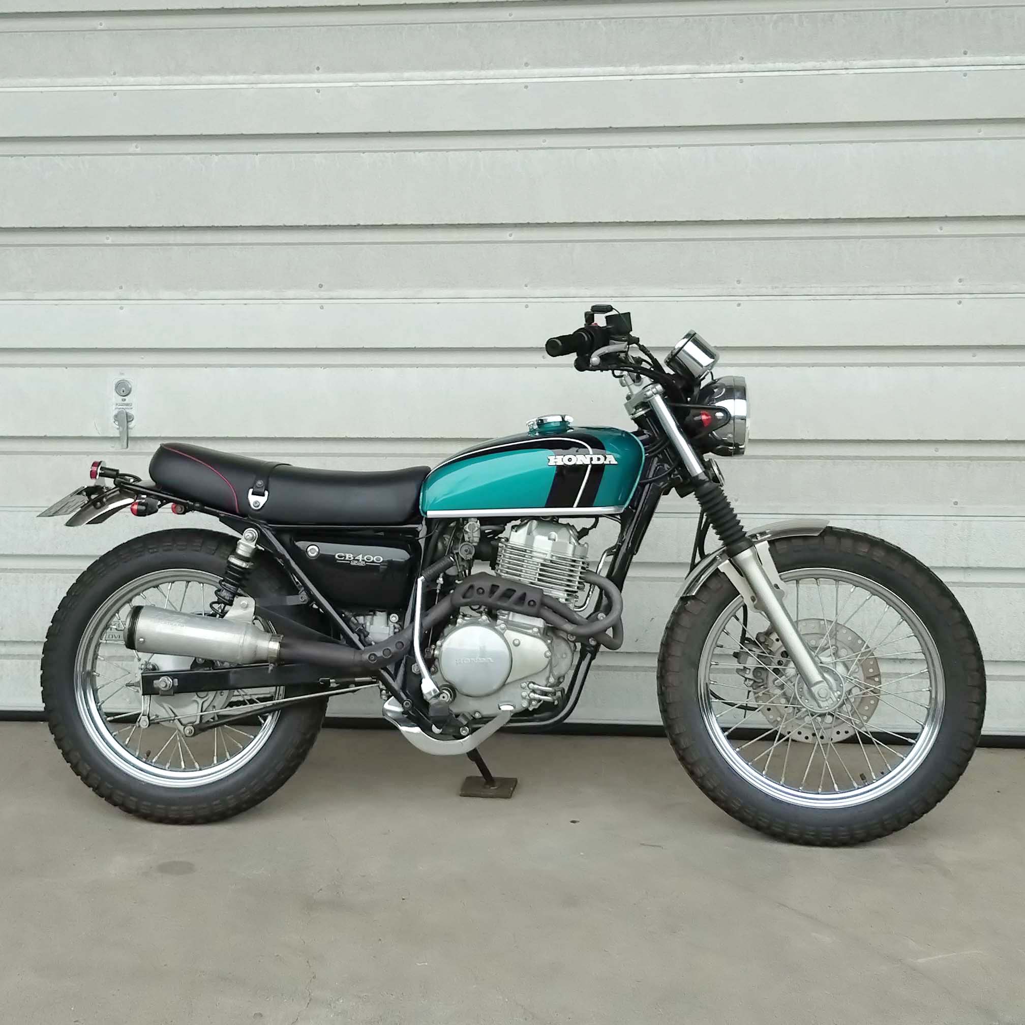 CB400ss+CB250/350タンクのスクランブラー仕様。 #cb250 #cb350 #cb400