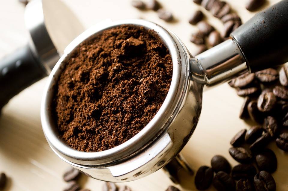 Chil Out Coffee 10 اسرار في صناعة القهوة لابد و ان تعرفهم المصدر الأول للمواد المضادة للتأكسد لقد اهتم العلماء بالقهوة وأجروا دراسات علمية حولها ليكتشفوا التالي أنها مصدر غني بالمواد